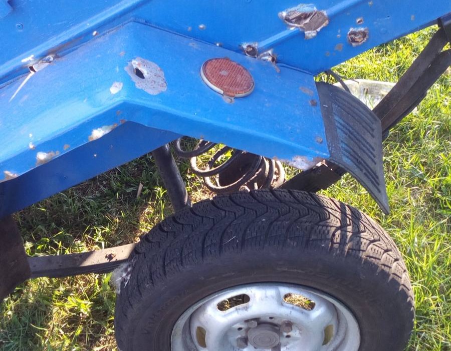 Чоловіку, який працює водієм швидкої допомоги, потрібна допомога з ремонтом даху будинку