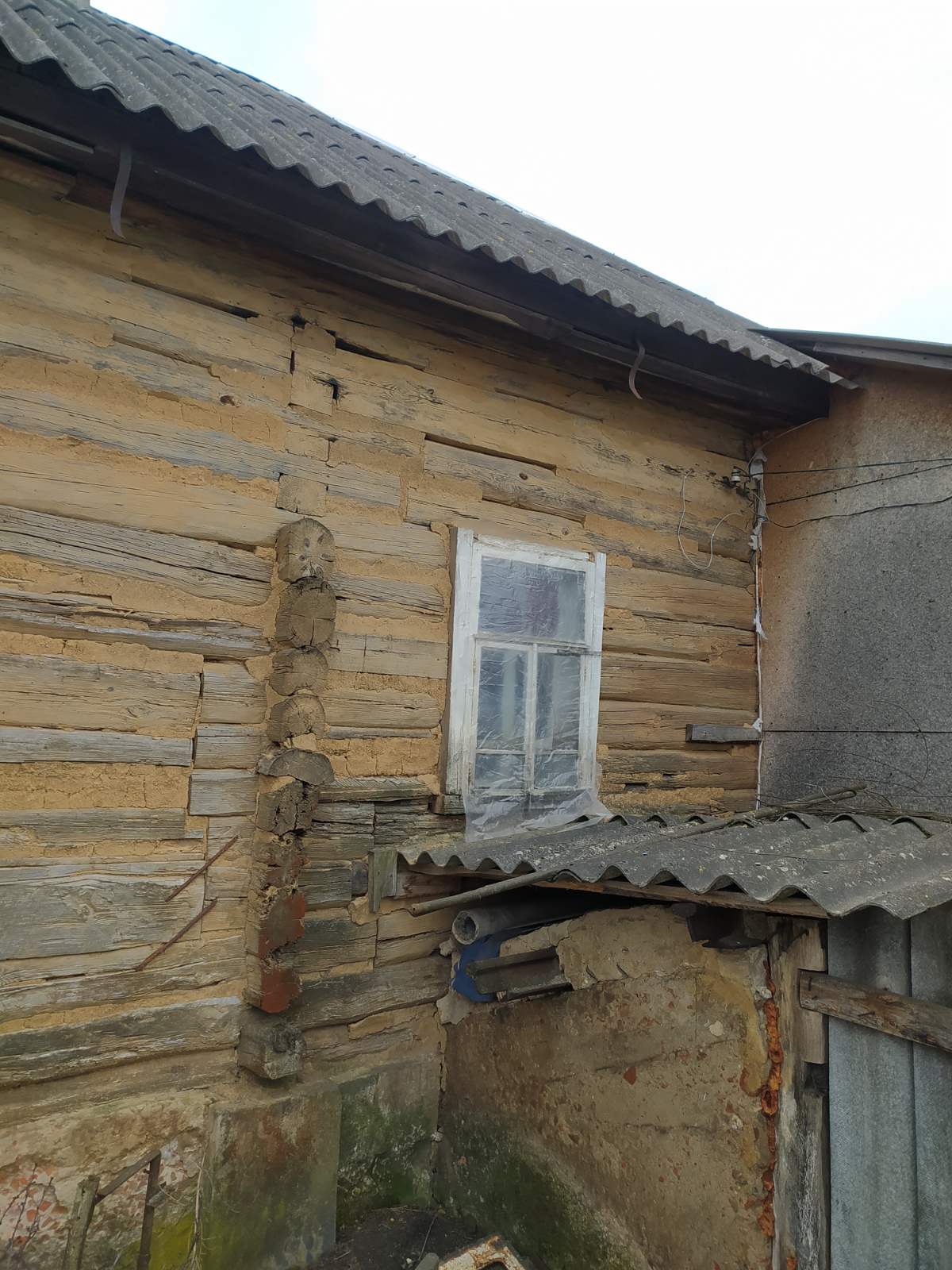 Подружжю із Середино-Буди потрібна допомога у відбудові будинку