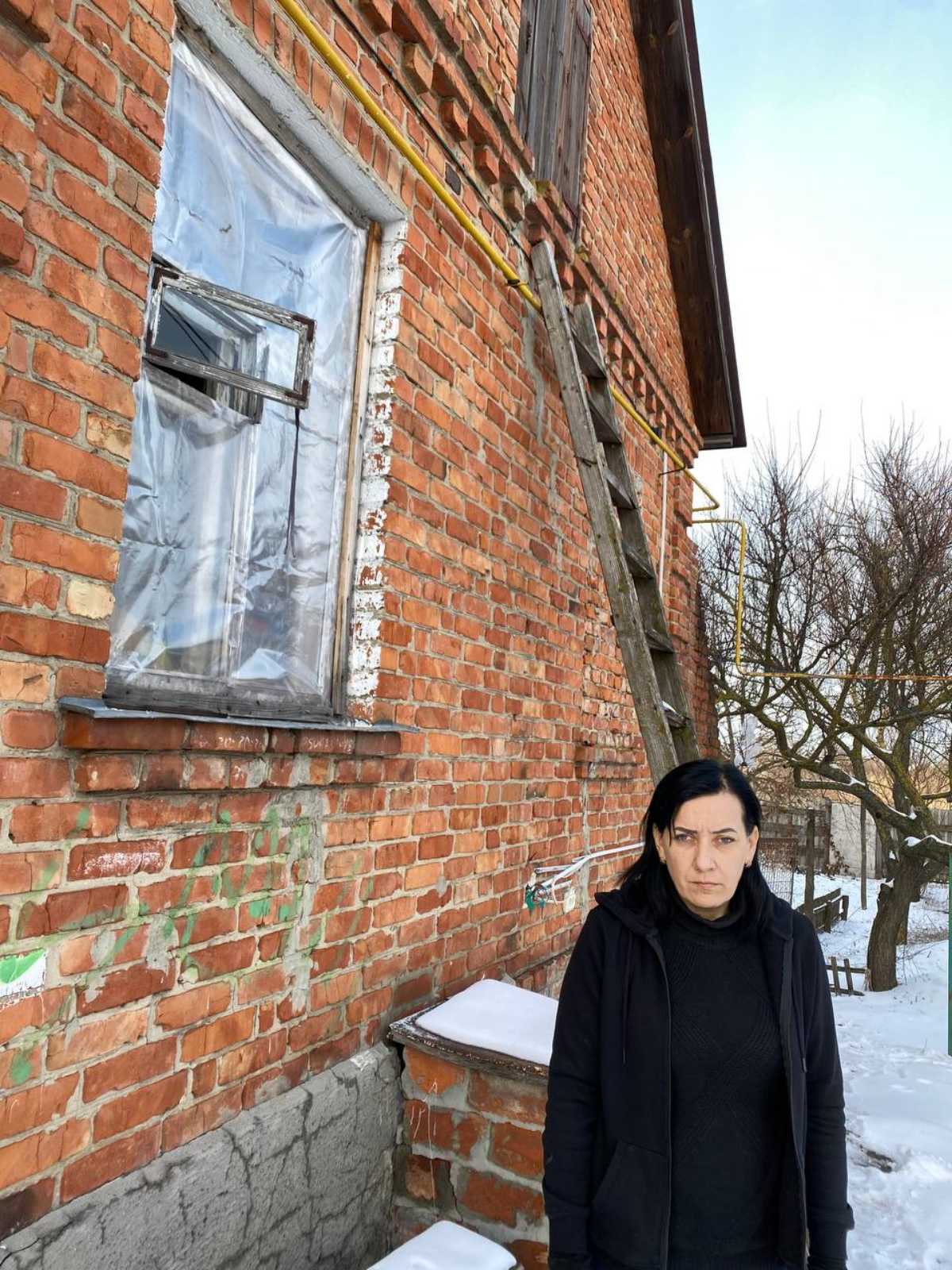 Багатодітна родина з Миропілля продовжує жити в пошкодженому будинку