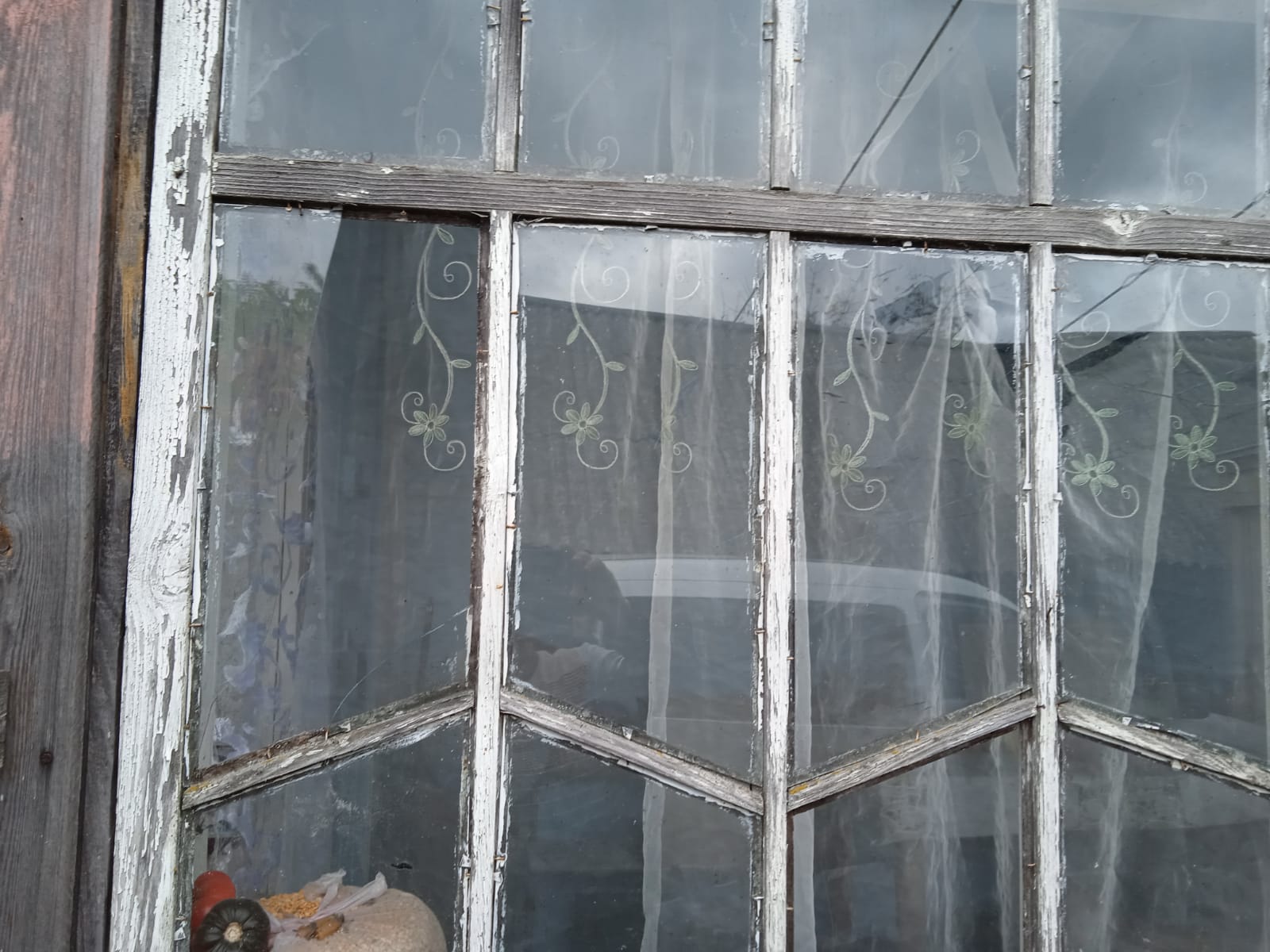 Сім'я хоче повернутися додому, тому просять допомогти відбудувати будинок