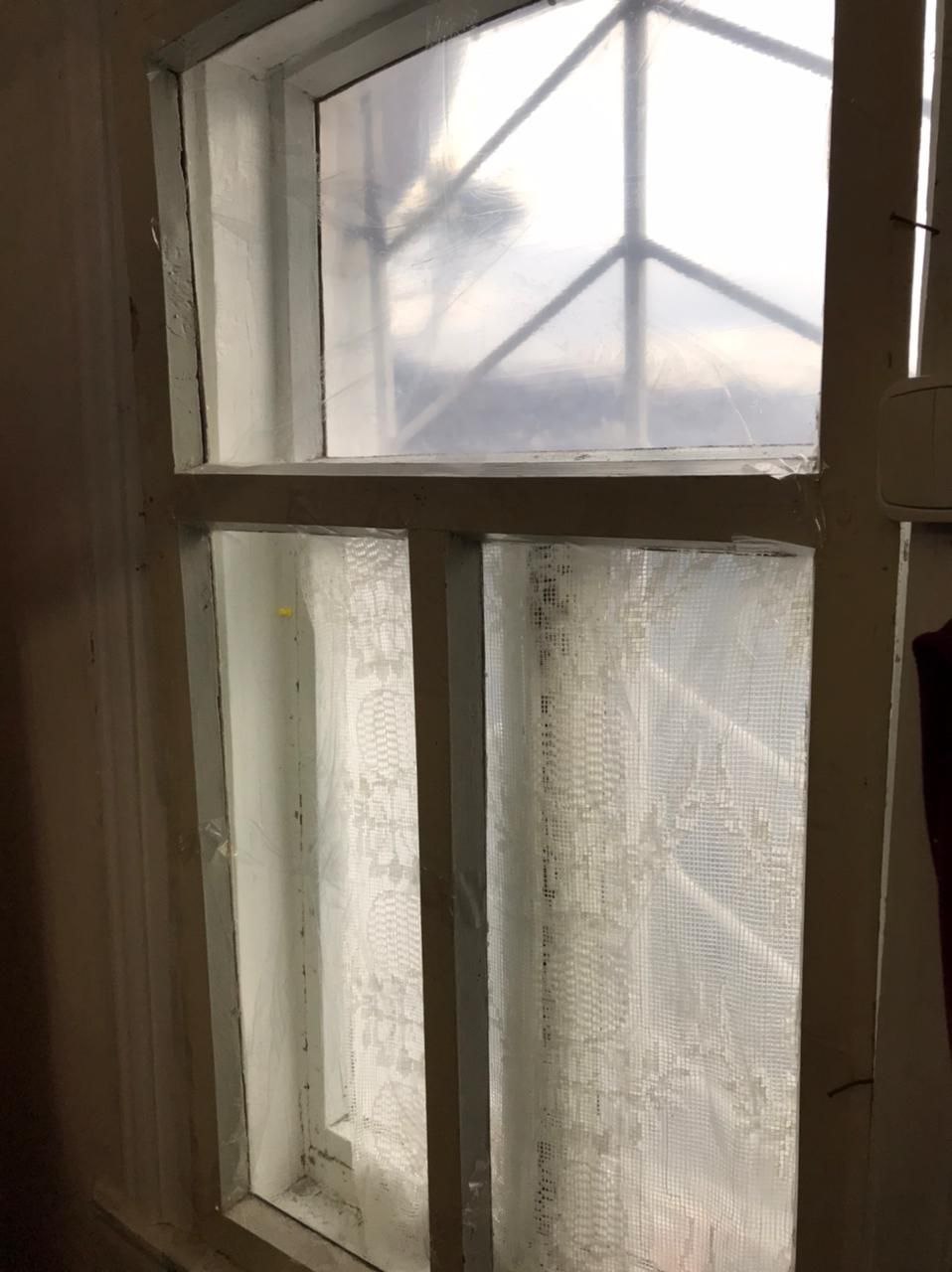 Подружжя пенсіонерів потребує допомоги у відновленню будинку