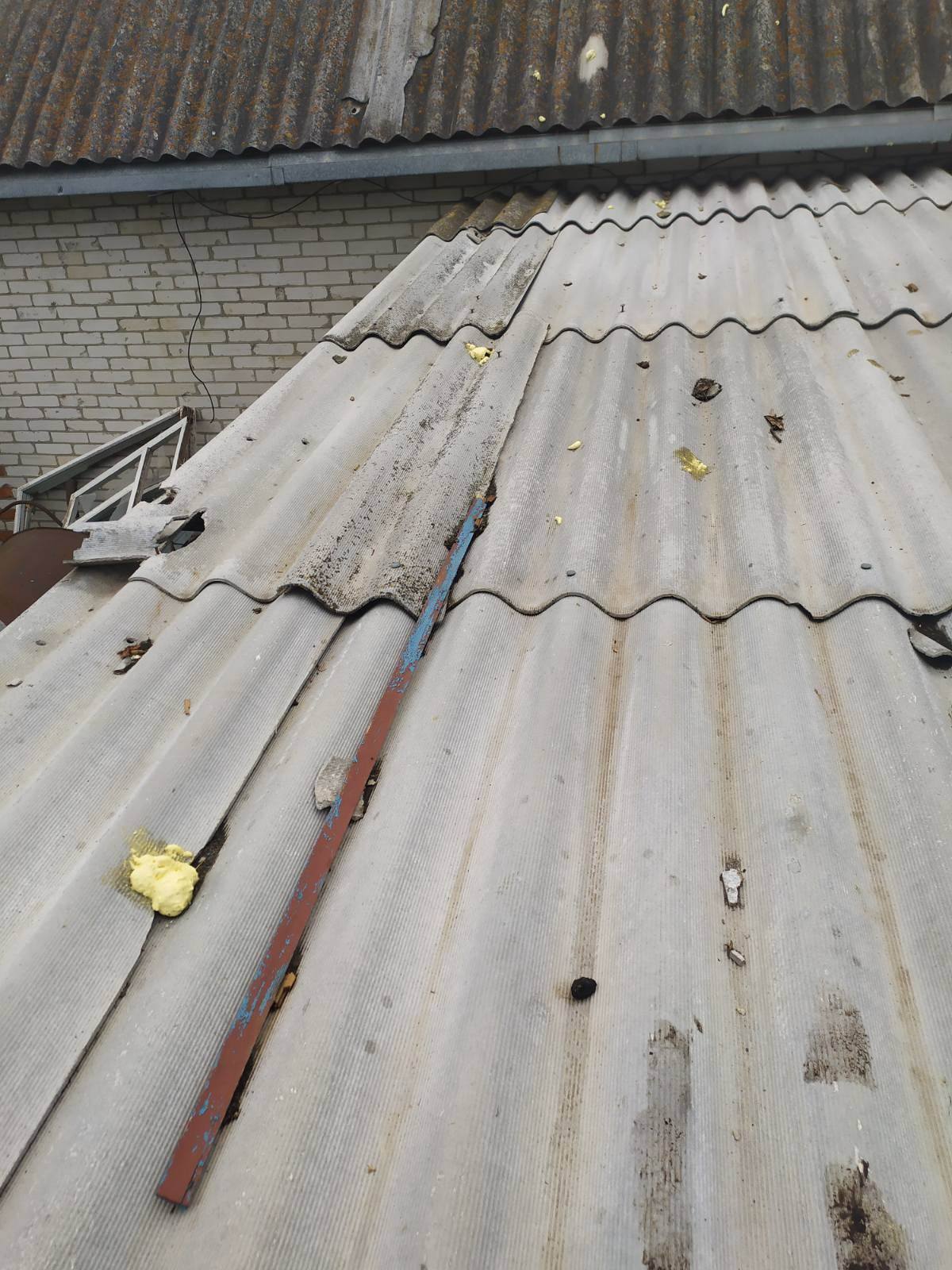 Ворожий обстріл пошкодив будинок родини з Сумщини