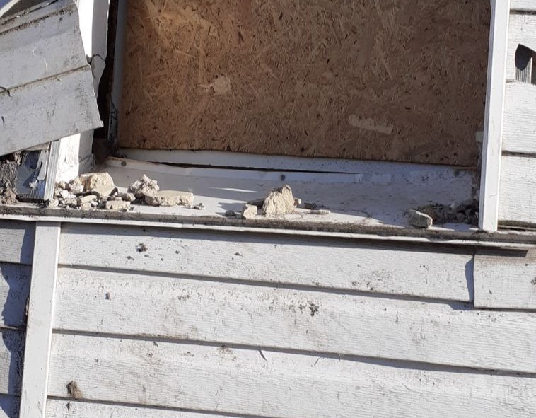 Вибуховою хвилею підняло в повітря будинок літньої пари з Білопілля