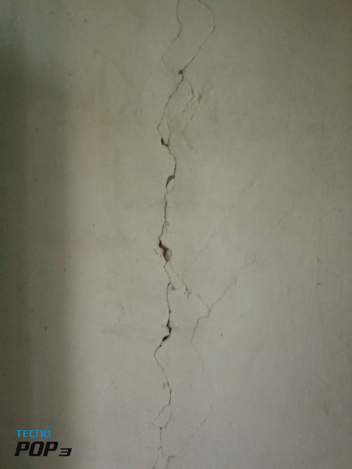 Осколок від авіабомби влучив у будинок родини з Сумщини