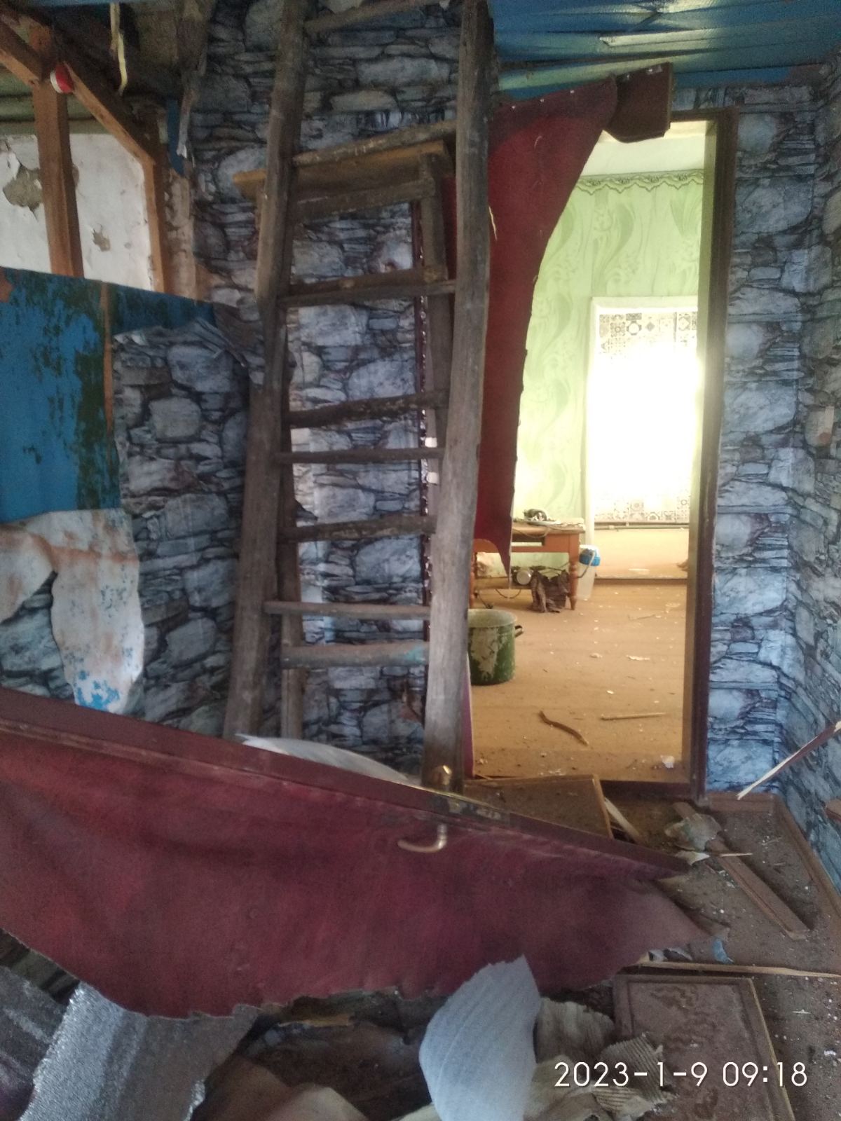 Окупанти зруйнували будинок військовослужбовця із Сумщини