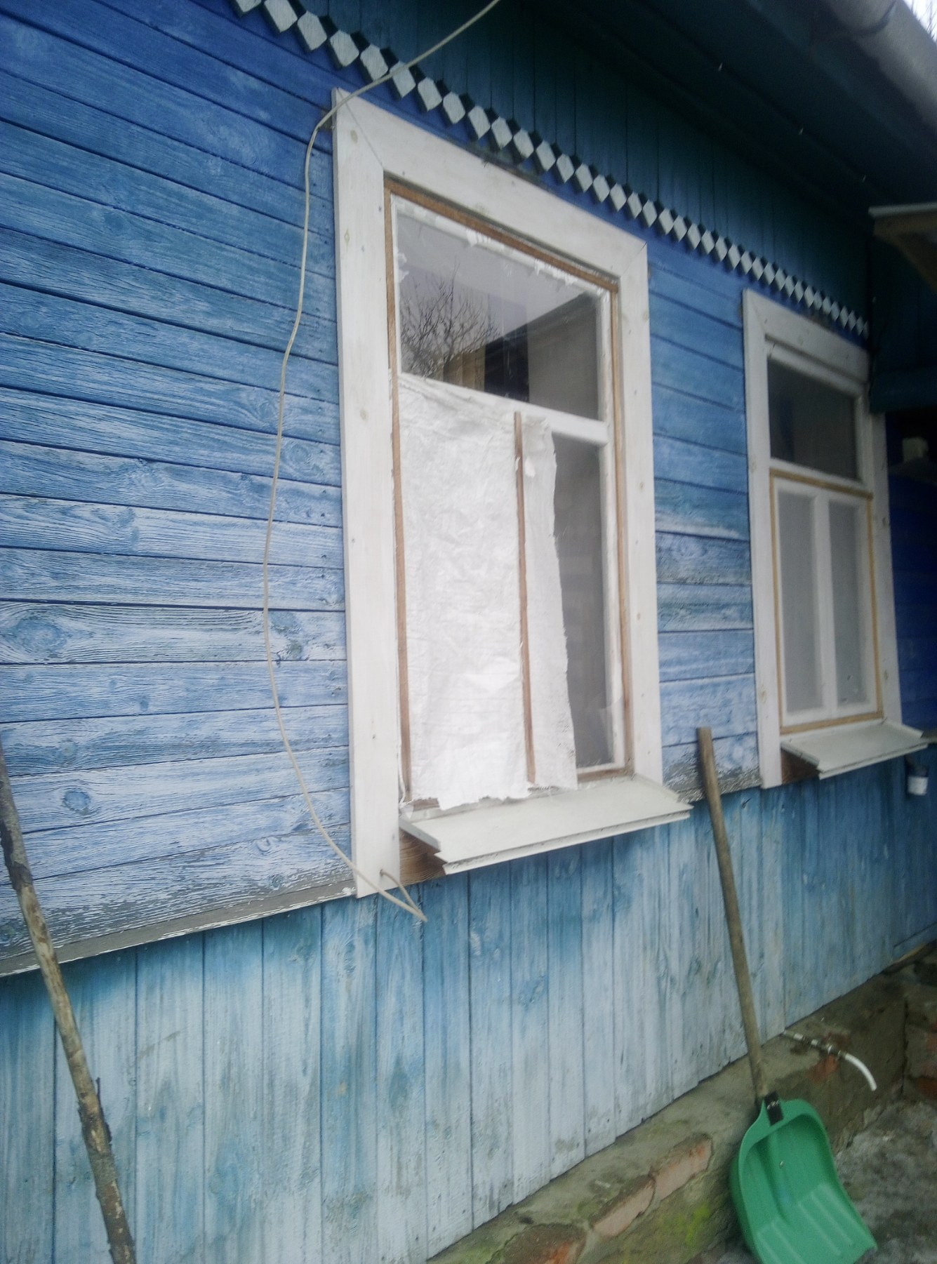 Після обстрілу житло мешканців Зноб-Новгородського залишилось без вікон