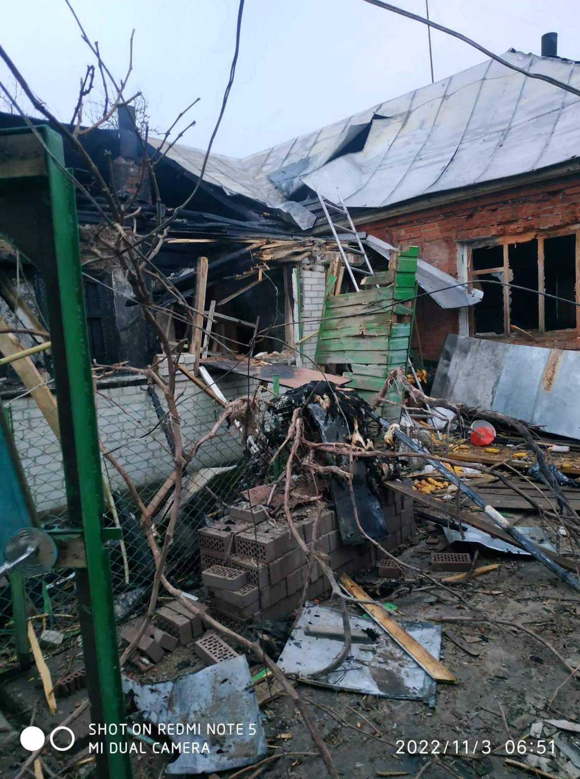 Будинок пенсіонерів залишився без даху, але вони дуже хочуть повернутися до рідного дому