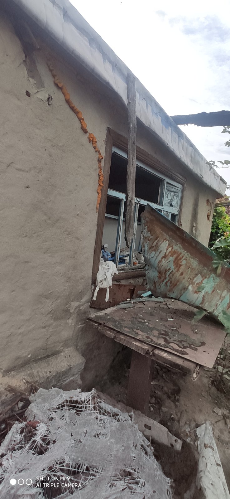 Сім'я переселенців хоче відбудувати свій дім і повернутися додому