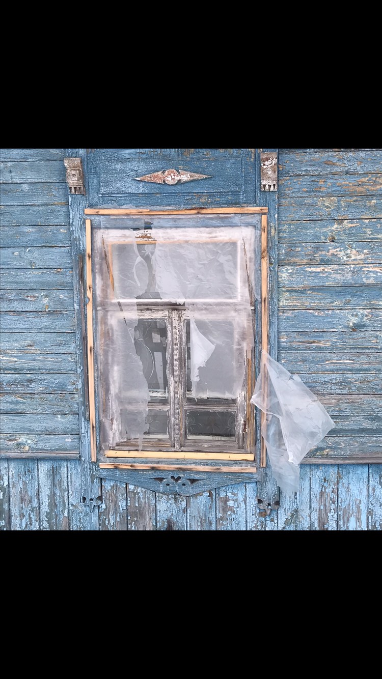 Вибито 8 вікон у будинку пенсіонерки з Сумщини