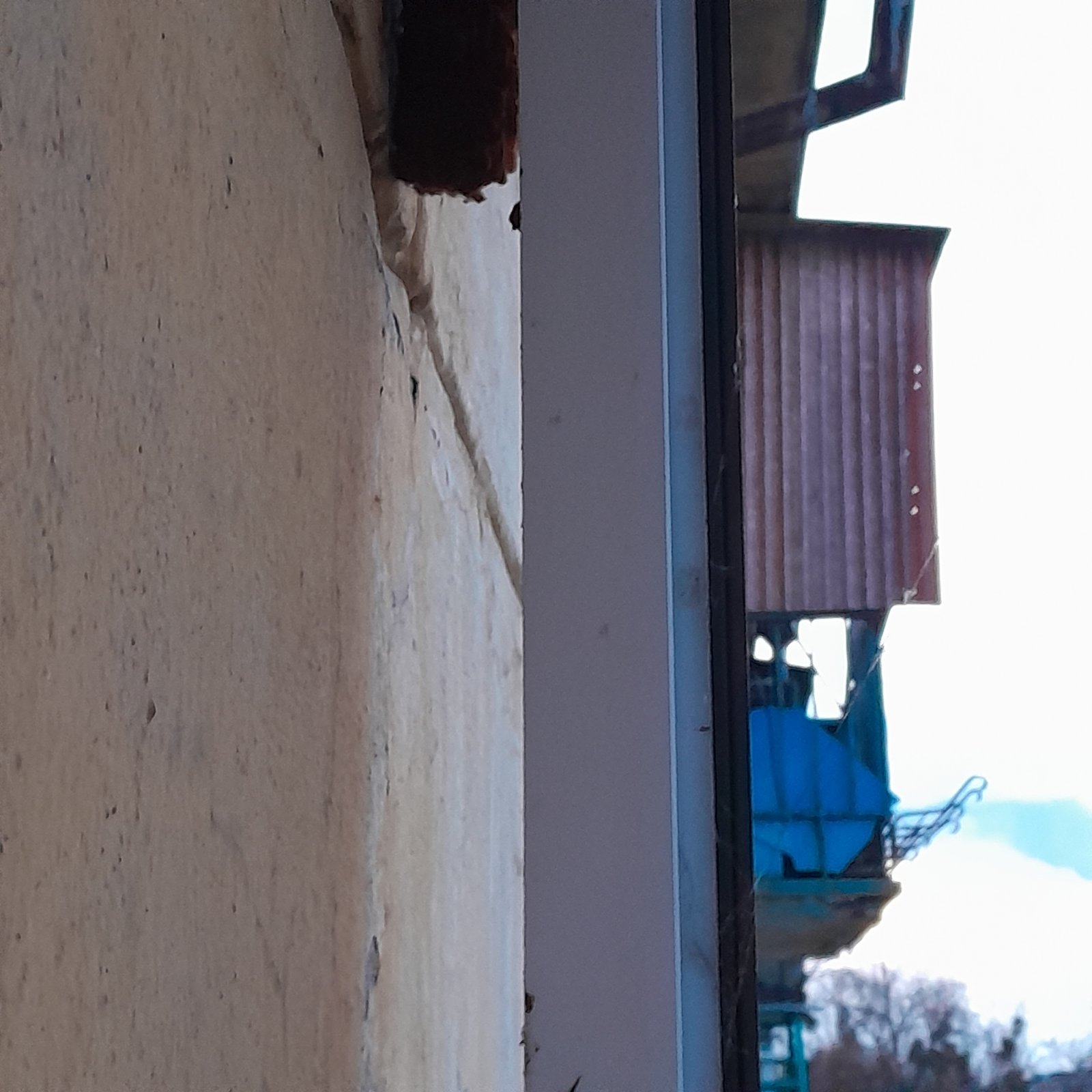 Родина з Миколаївки Донецької області потребують допомоги по заміні вікон, які пошкоджені від російських обстрілів