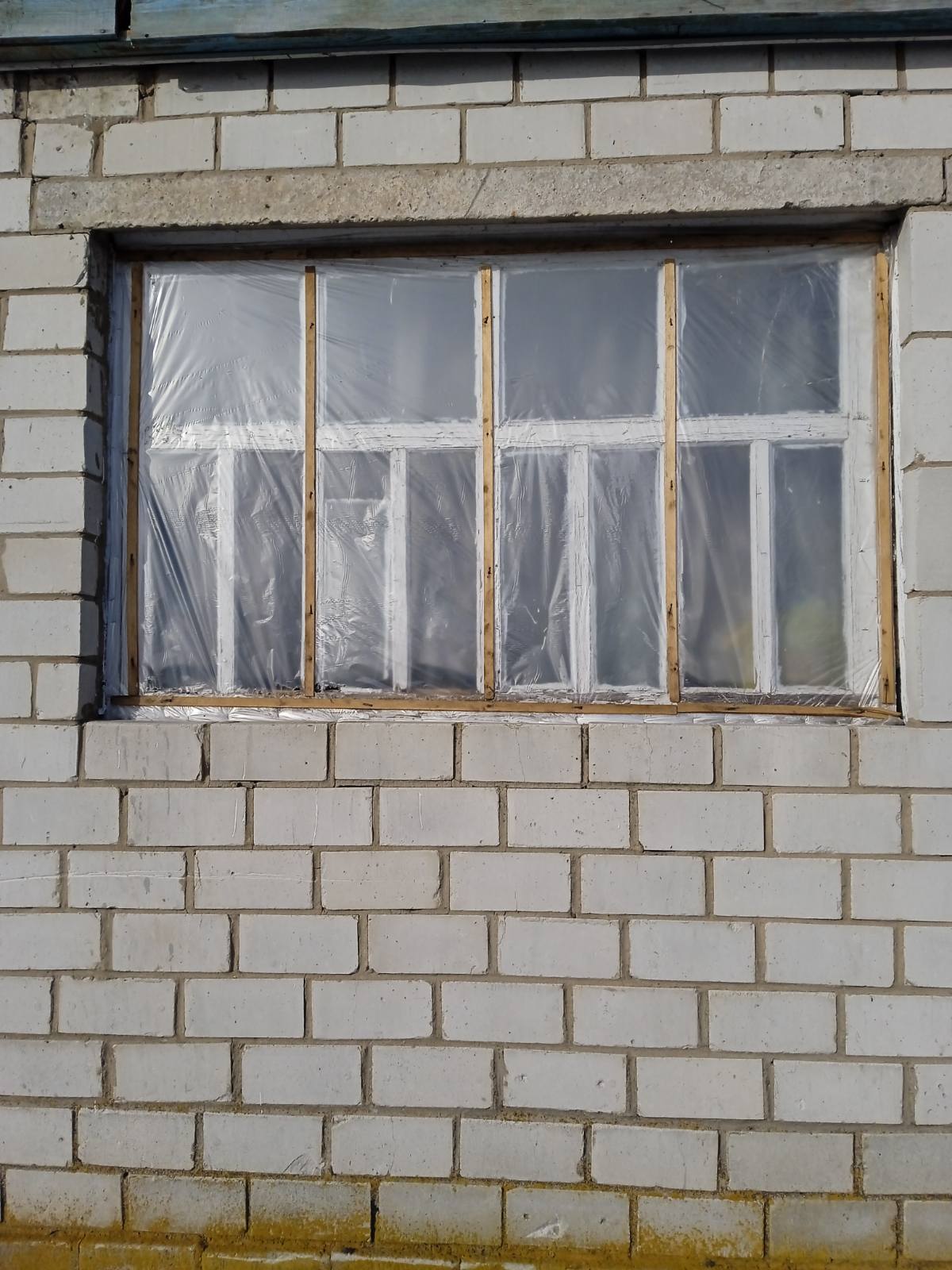 Обстріл Зноб-Новгородського зруйнував  здоров’я господаря та житло родини