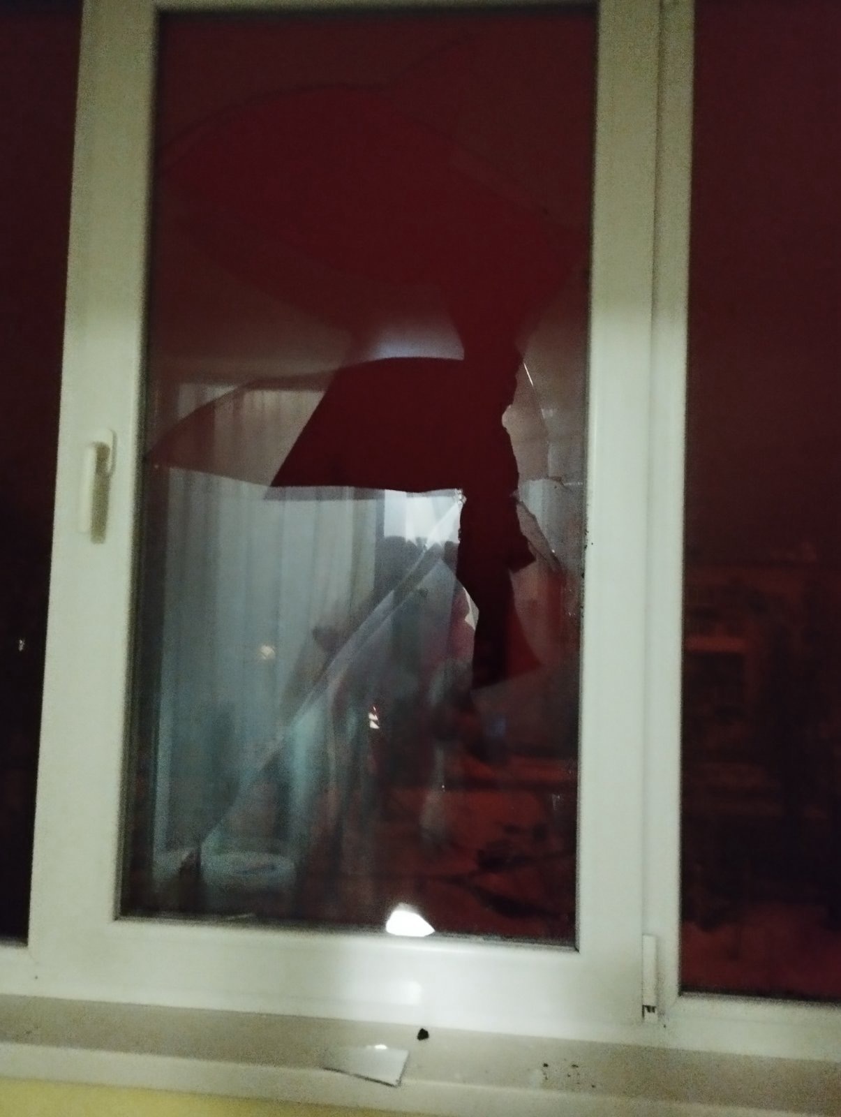 Пошкоджена квартира стала прихистком для потребуючих