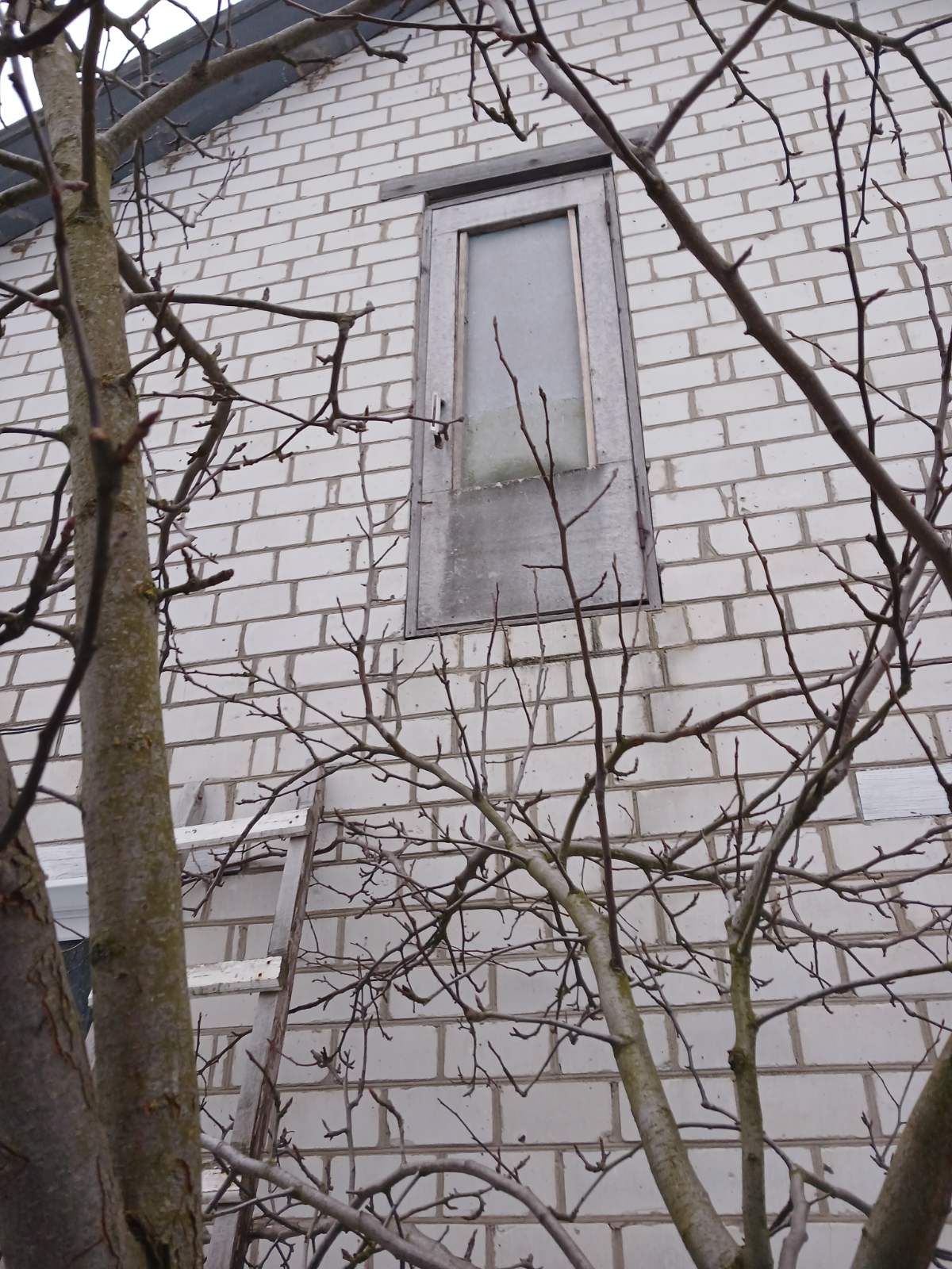 Під обстріл потрапив будинок вчительки з Сумщини