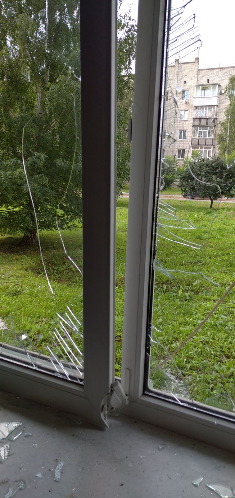 Ракета розірвалась під вікнами багатоквартирного будинку