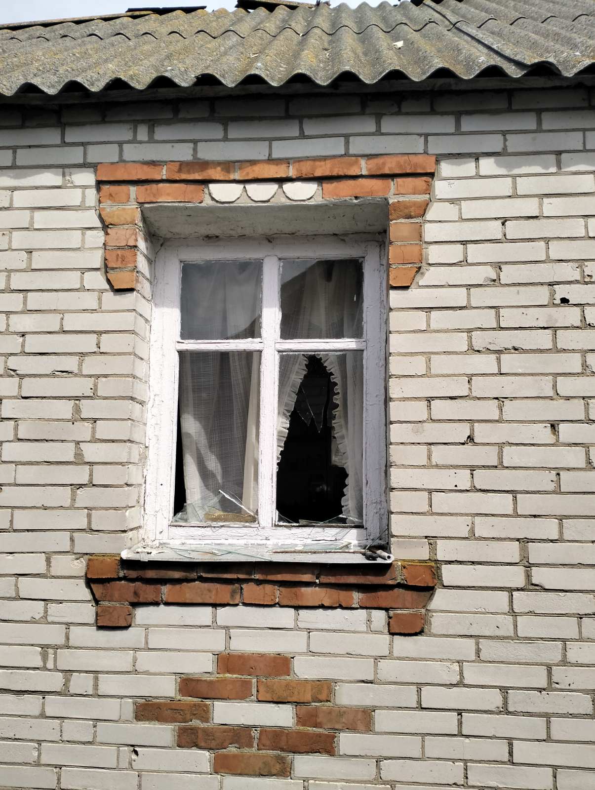 Чоловіку з Сумщини було пошкоджено 23 вікна