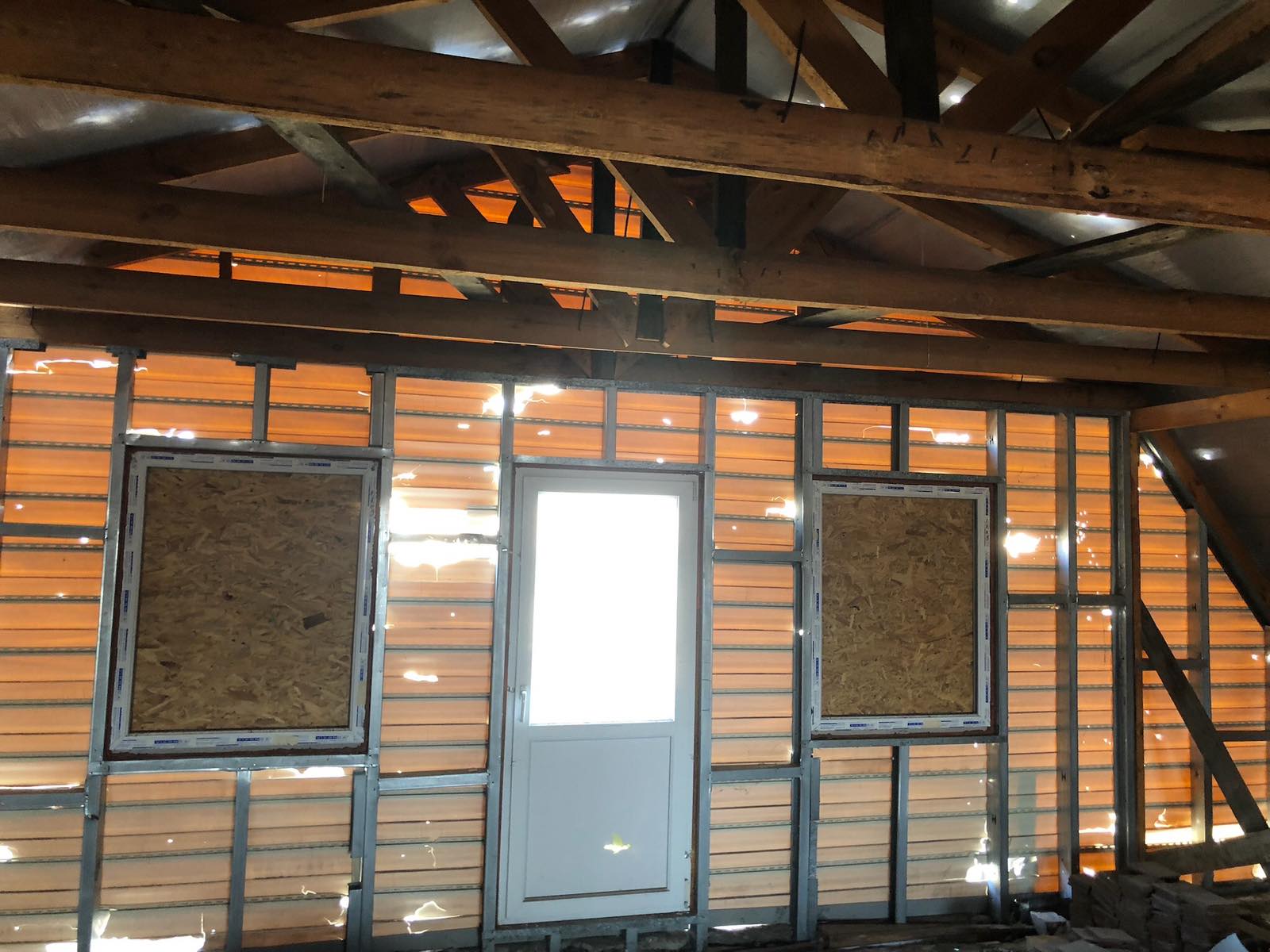 Багатодітній родині з Херсонщини вибило всі вікна у будинку