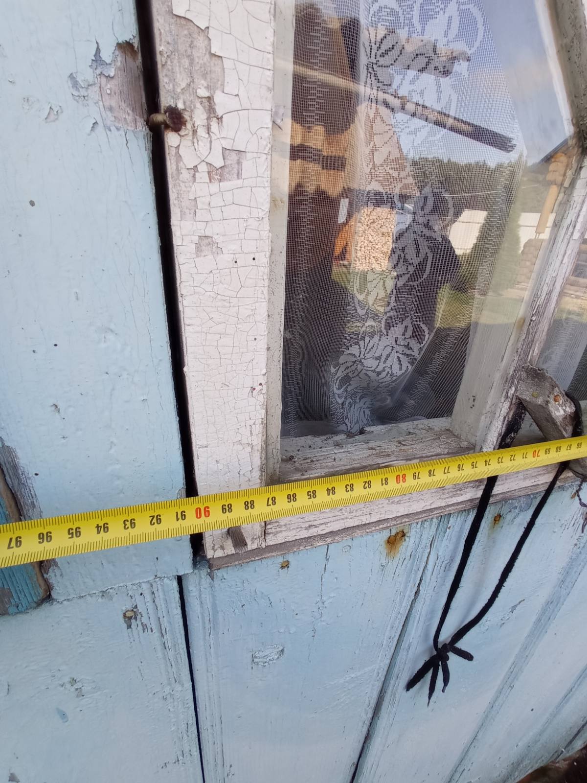 Через обстріли пошкоджено будинок пенсіонерів