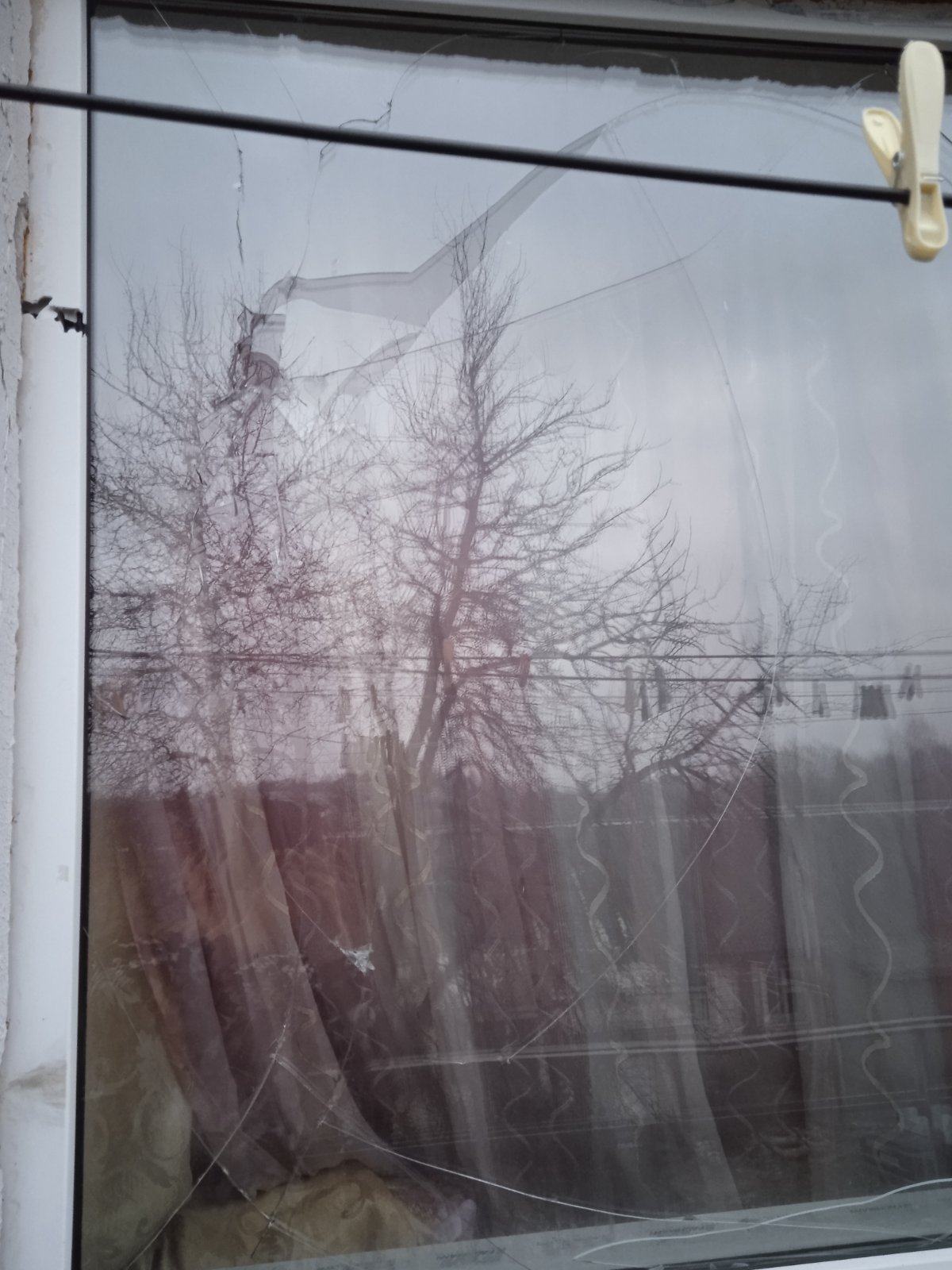 В квартирі жінки та двох дітей вибите вікно