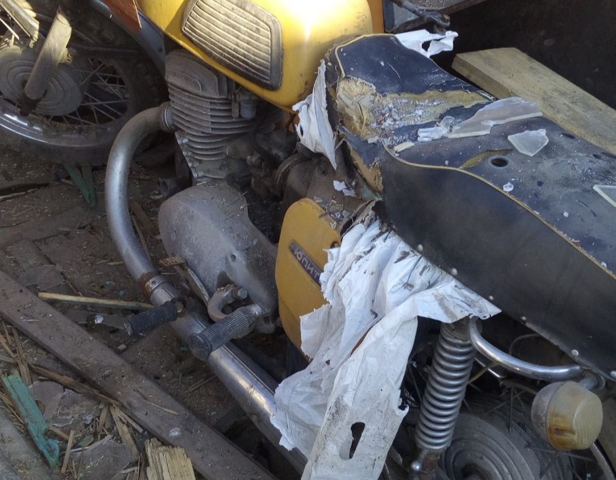 Чоловіку, який працює водієм швидкої допомоги, потрібна допомога з ремонтом даху будинку