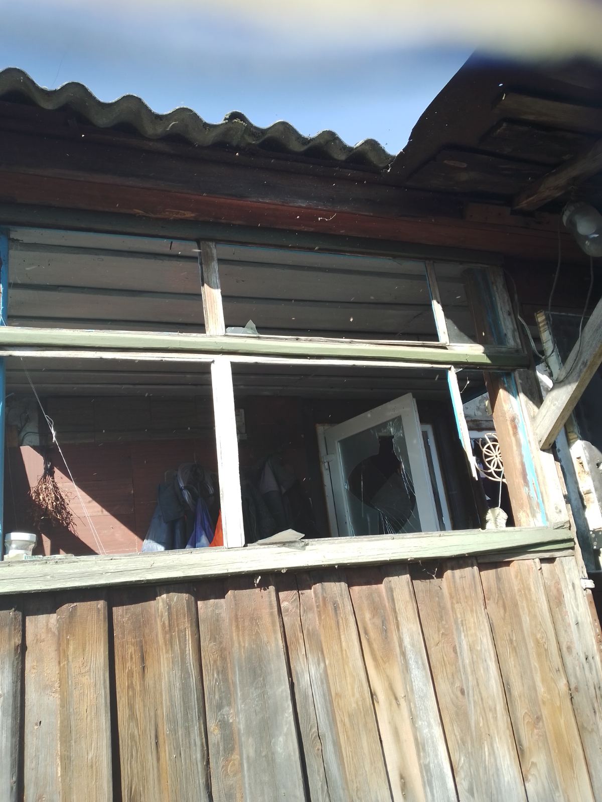 Родина із Середино-Буди потребує допомоги по заміні вікон, дверей та покрівлі