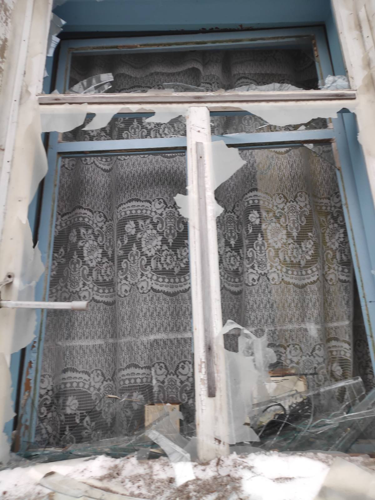 Обстріл вибив 8 вікон у будинку двох жінок на прикордонні Сумщини