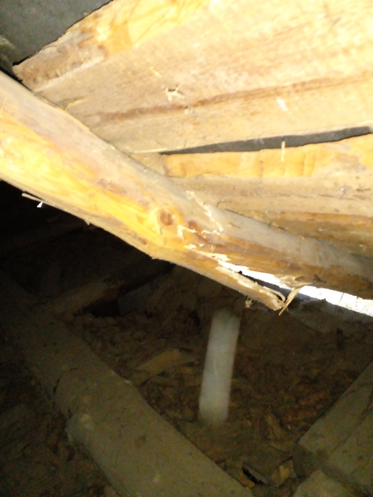 Від ворожого обстрілу зруйновано дім водія швидкої - чоловіку потрібна допомога