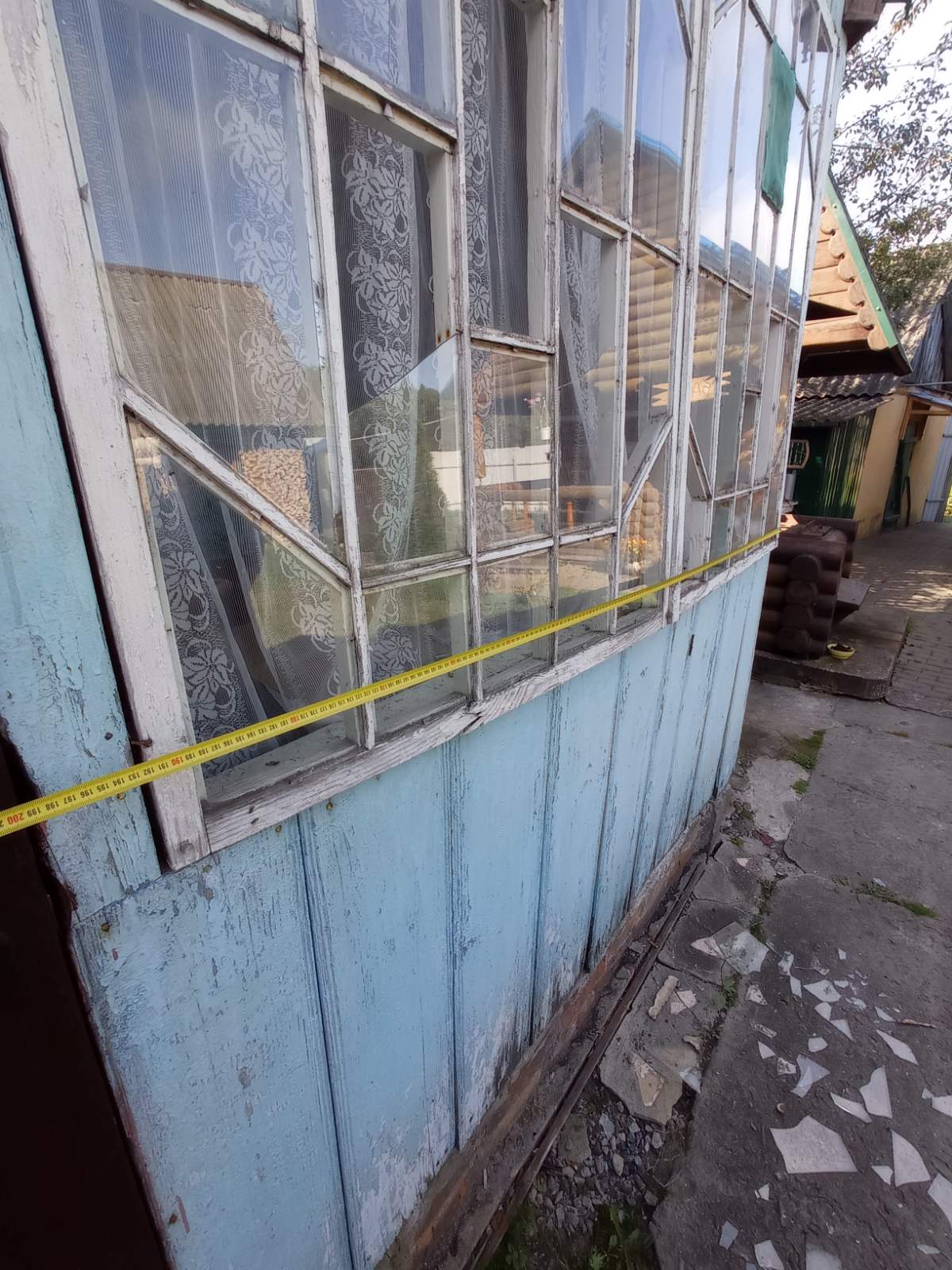 Через обстріли пошкоджено будинок пенсіонерів