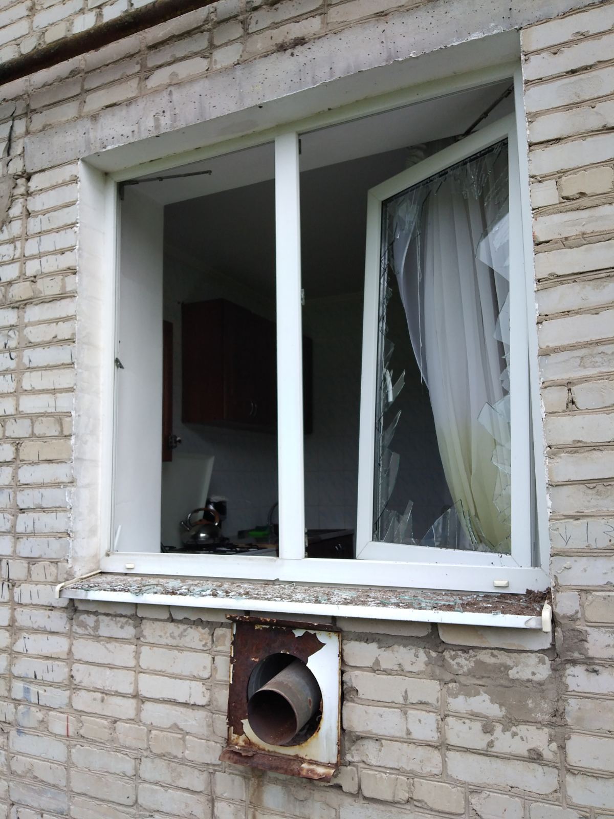 Ракета розірвалась під вікнами багатоквартирного будинку