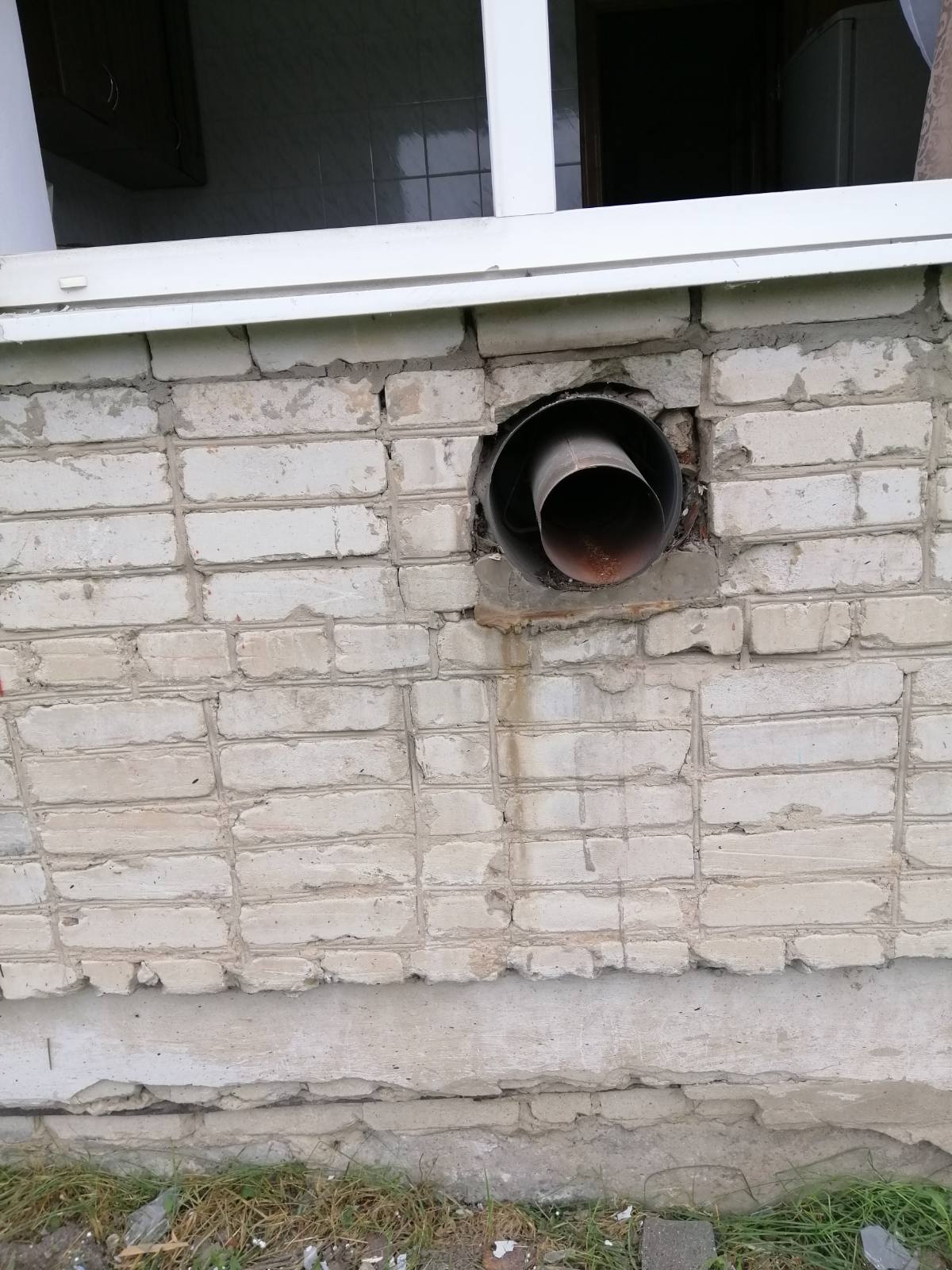 Ракета розірвалась під вікнами багатоквартирного будинку