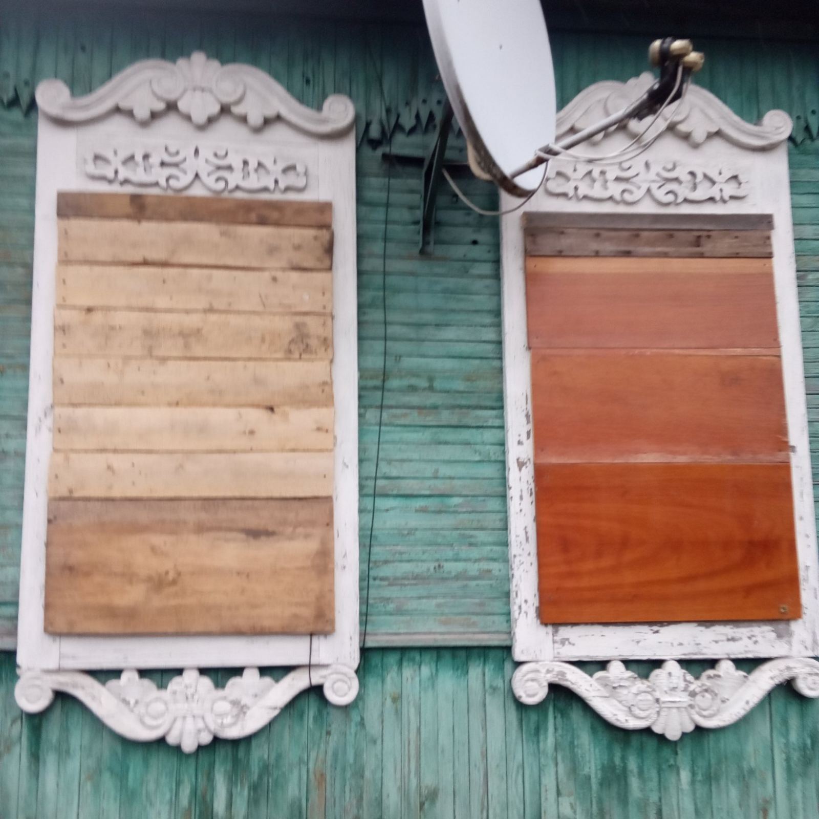 Чоловік після інсульту один живе в будинку з пошкодженим дахом та вікнами