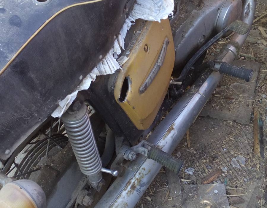 Чоловіку, який працює водієм швидкої допомоги, потрібна допомога з ремонтом даху будинку