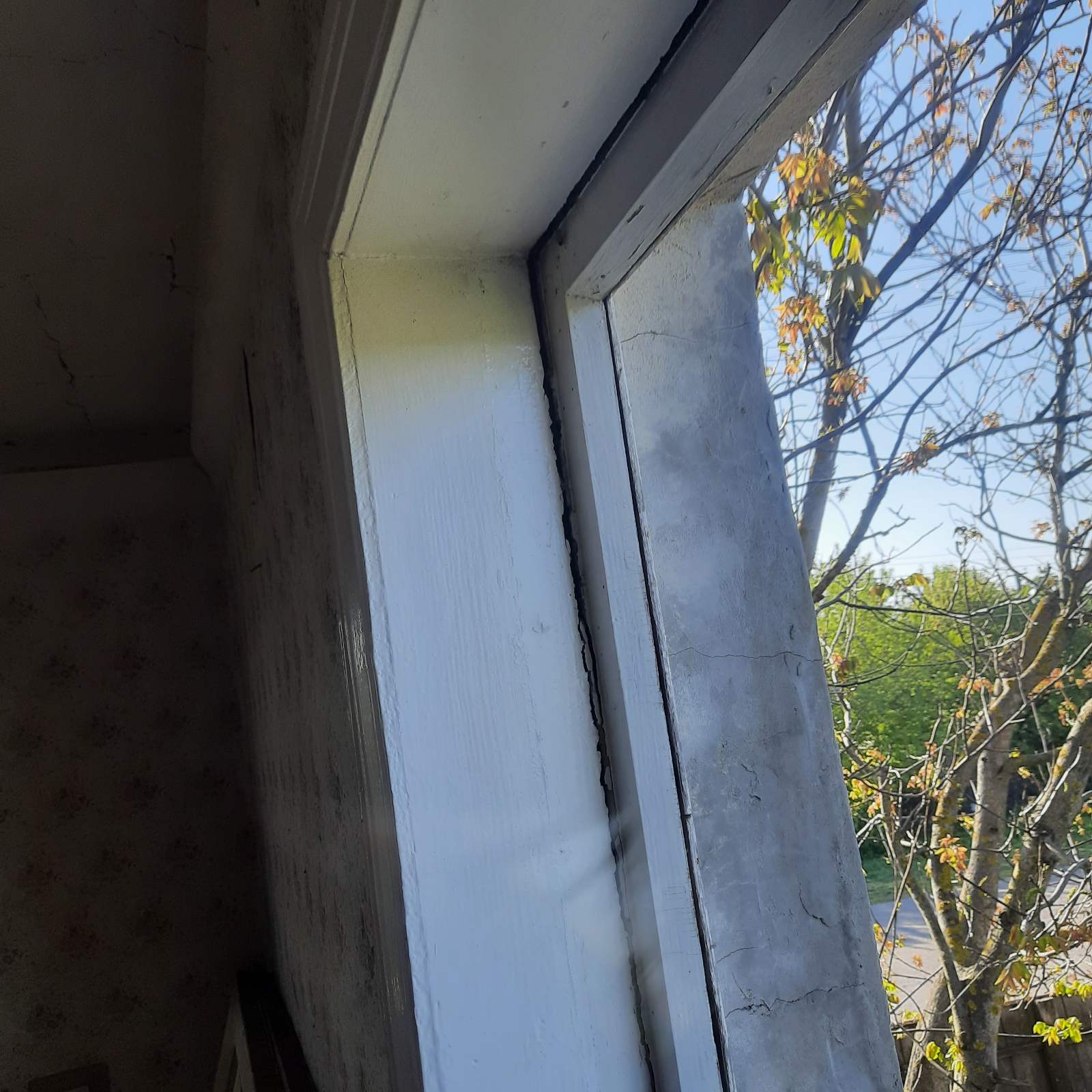 Житло родини зі Зноб-Новгородського серйозно постраждало під час обстрілу