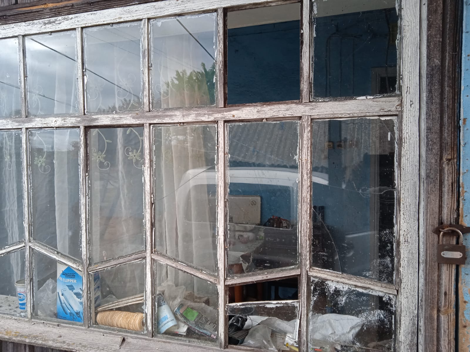 Сім'я хоче повернутися додому, тому просять допомогти відбудувати будинок