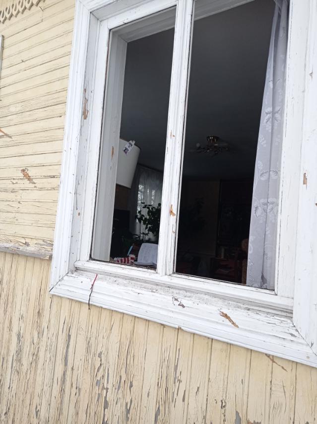 Пенсіонери з Сумщини живуть у будинку без вікон