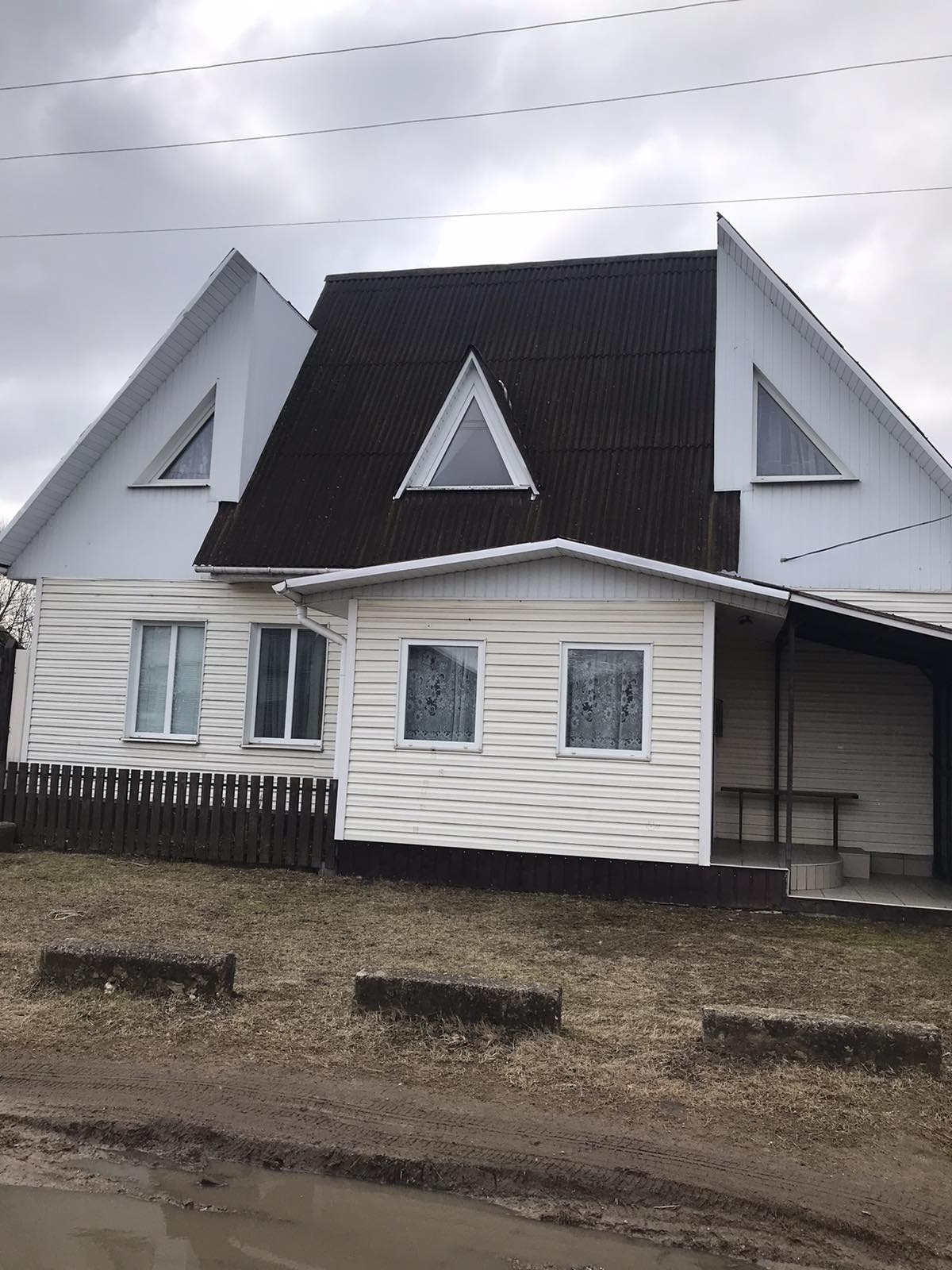 Під час ворожого обстрілу суттєво постраждав будинок жительки Середино-Буди