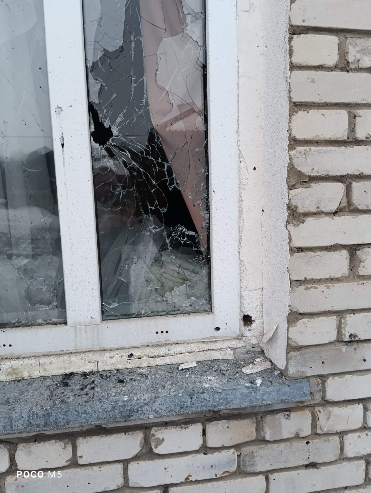 Дитина боїться власного, напівзруйнованого дому