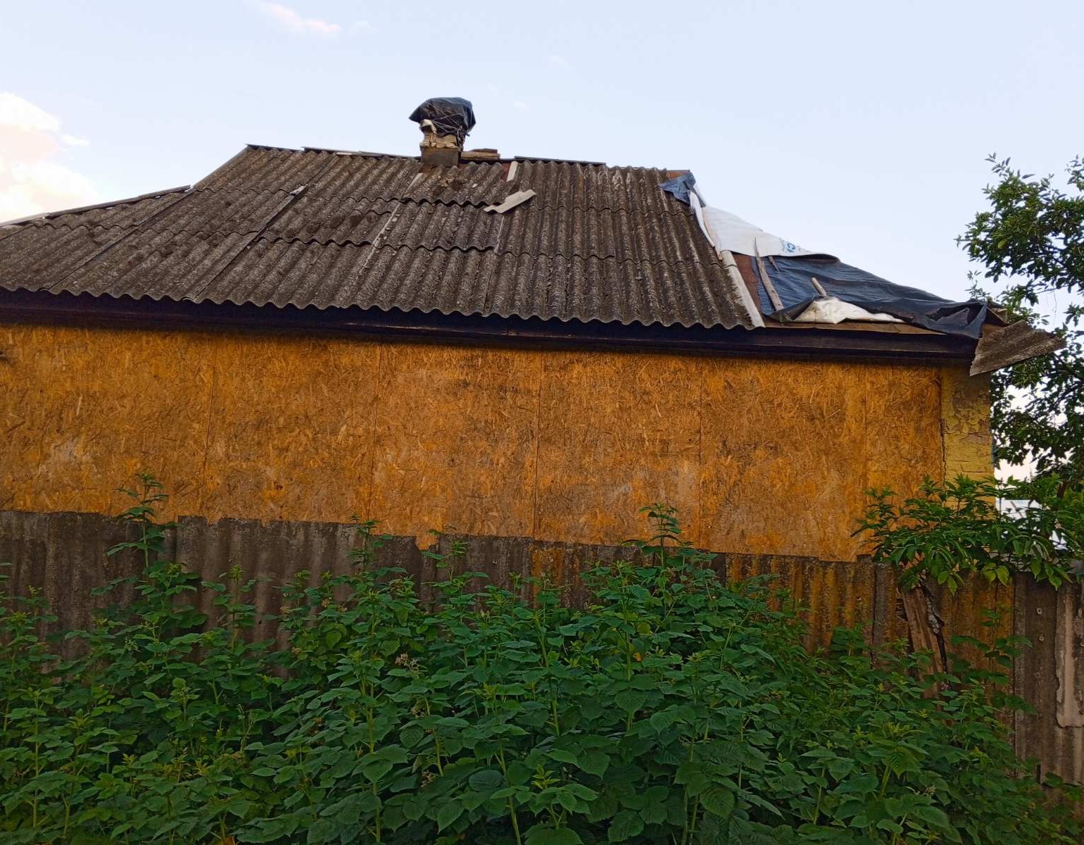 Пошкоджено 12 вікон у селищі на Білопільщині