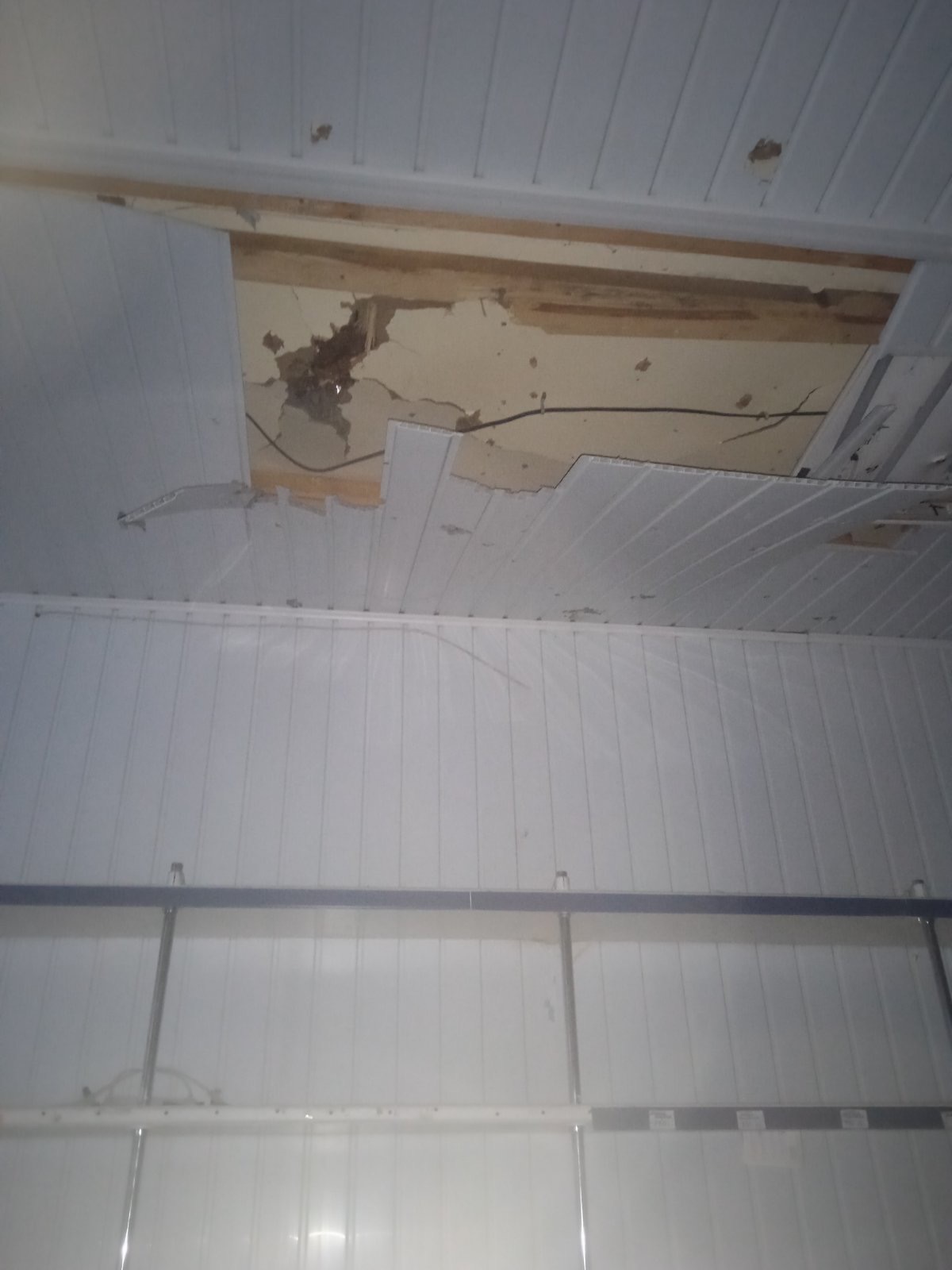 Три ворожі обстріли знищили магазин у Середина-Буді - потрібна допомога