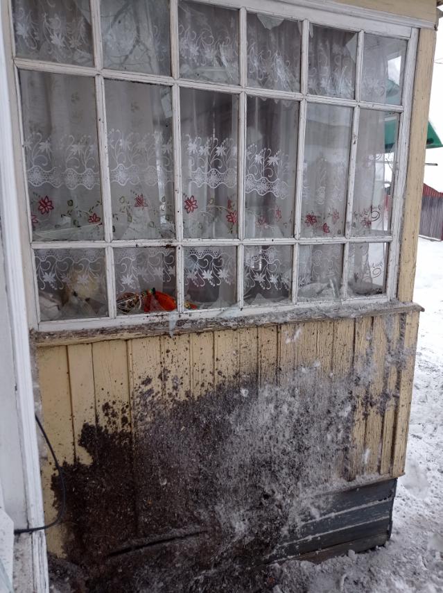 Пенсіонери з Сумщини живуть у будинку без вікон