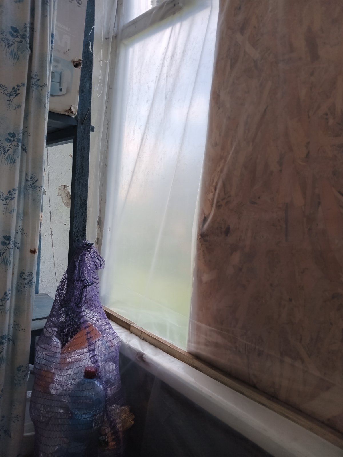 Вибило вікна у квартирі 75-літньої пенсіонерки