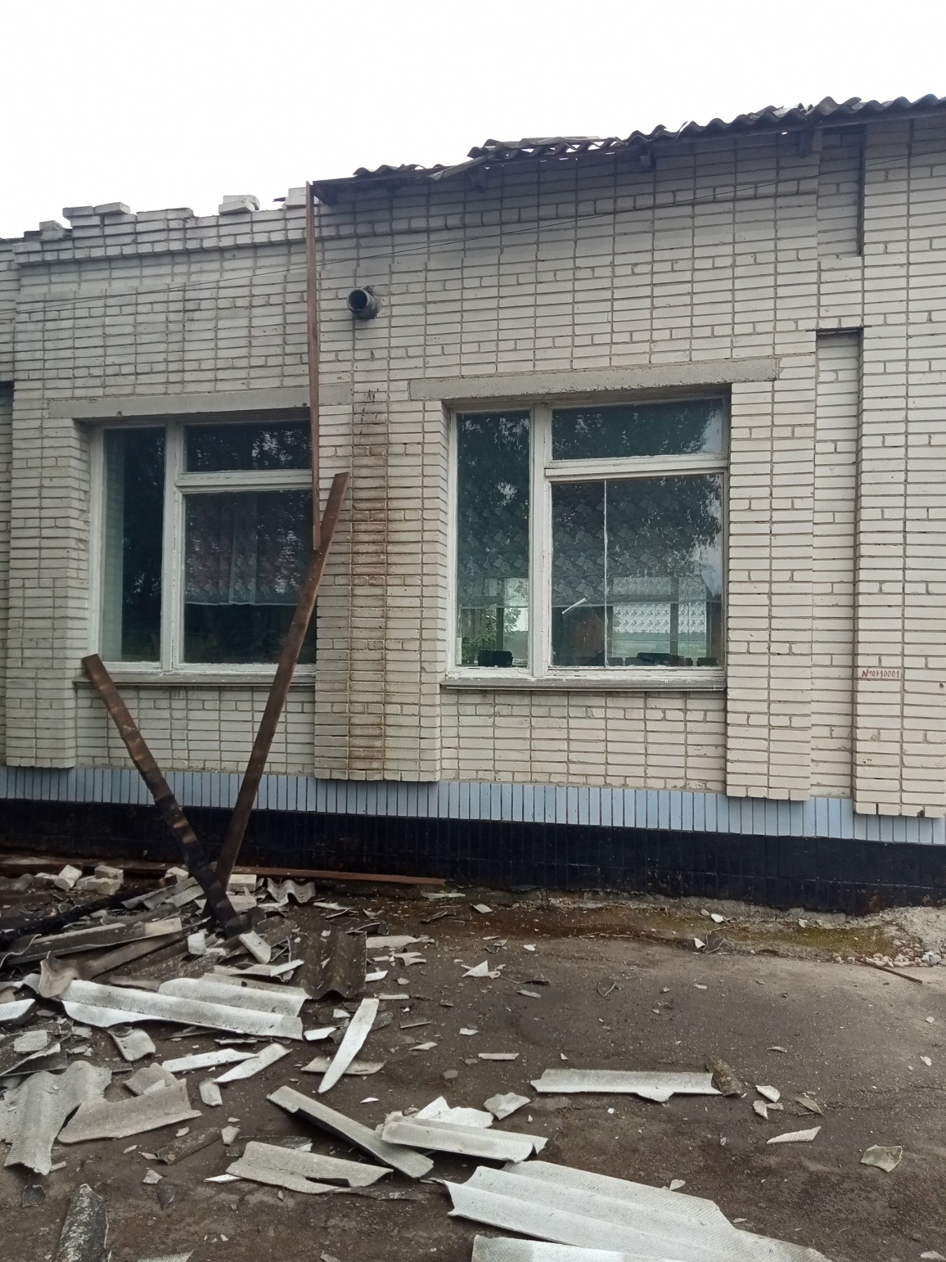 Внаслідок влучання БпЛА типу “Шахед” зазнала руйнувань Сіннівська філія Миропільського ліцею Сумської області