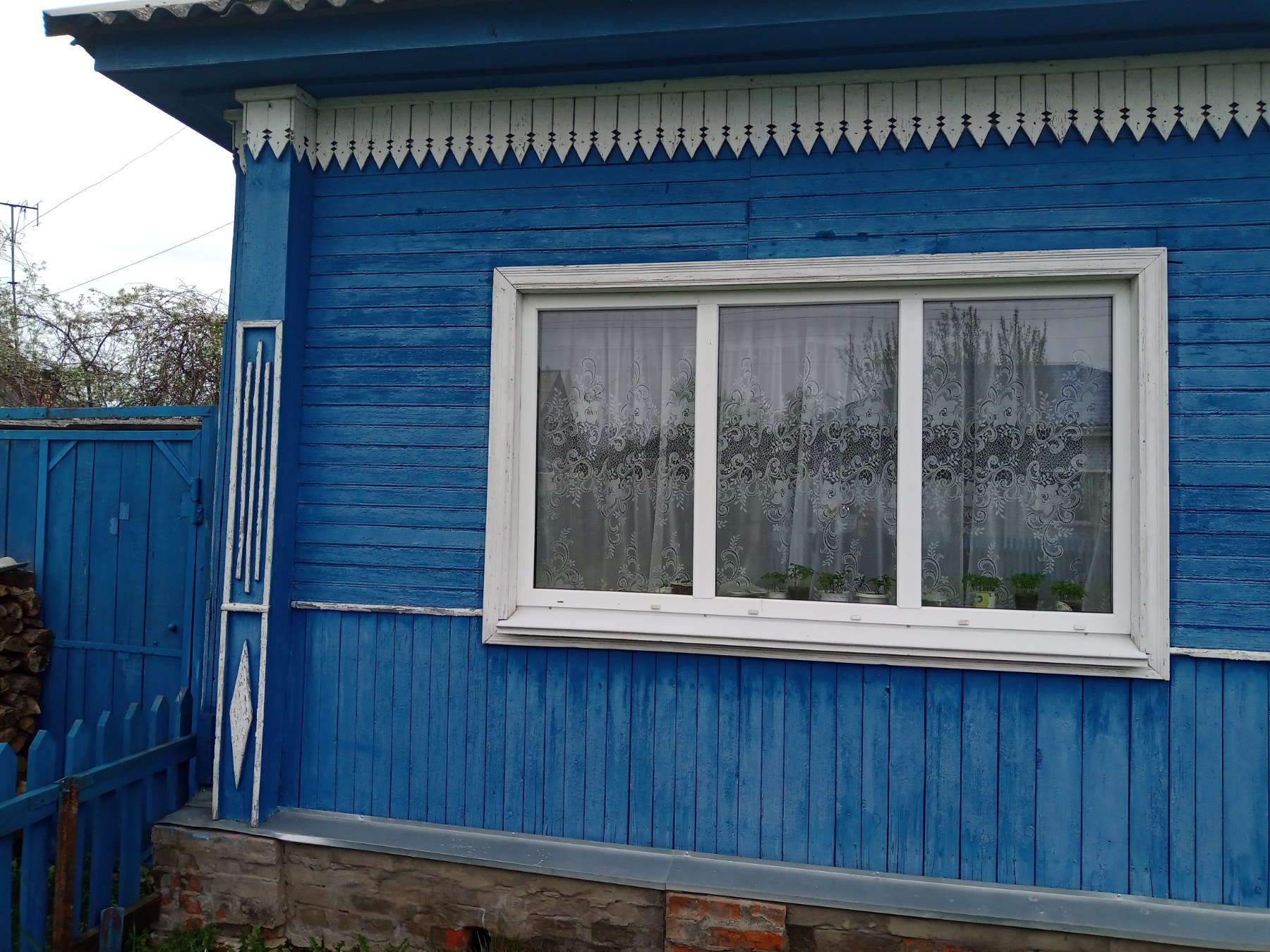 Пошкоджено будинок пенсіонера з інвалідністю