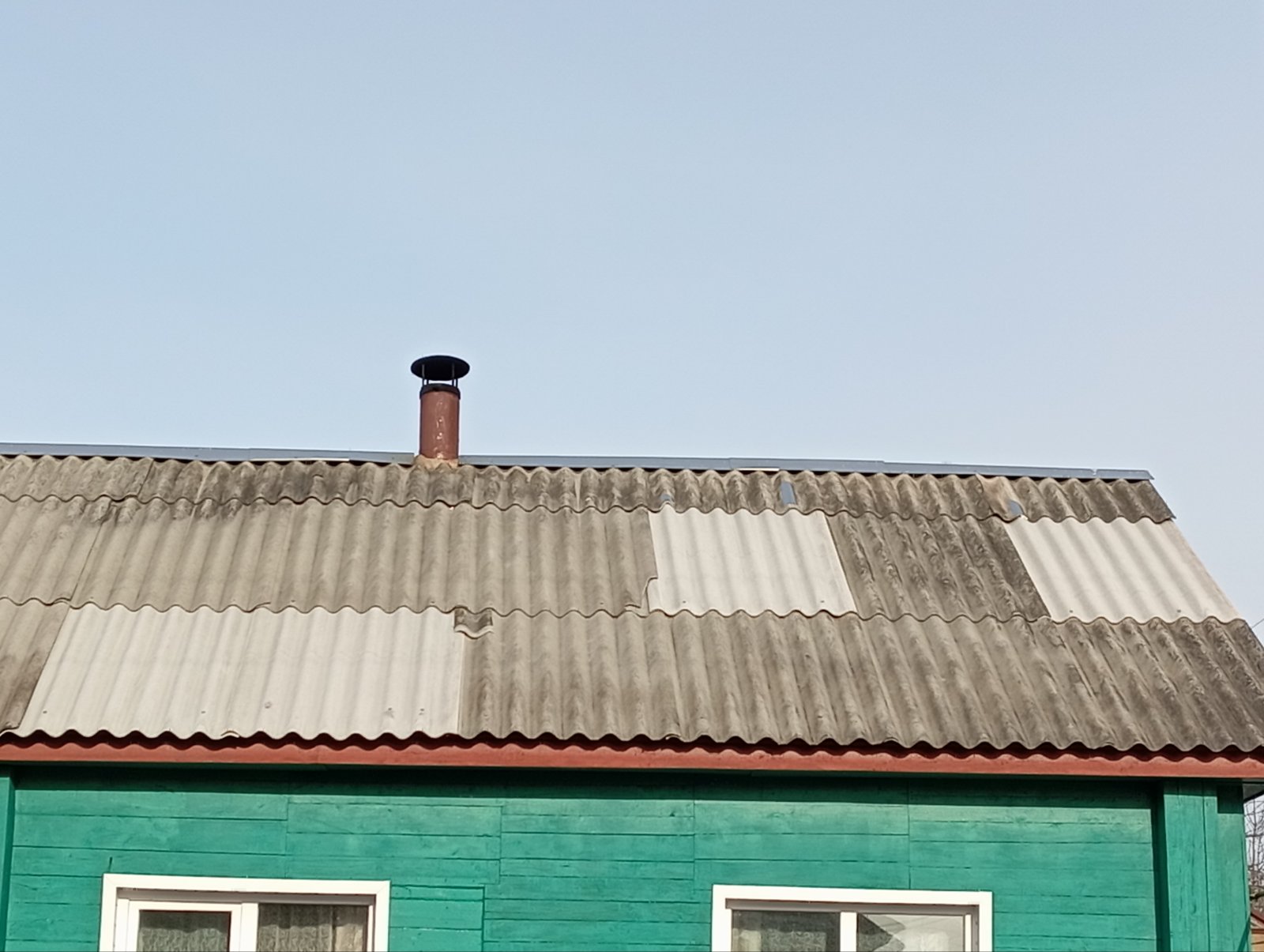 Снаряд впав на подвір'я жінки з Сумщини