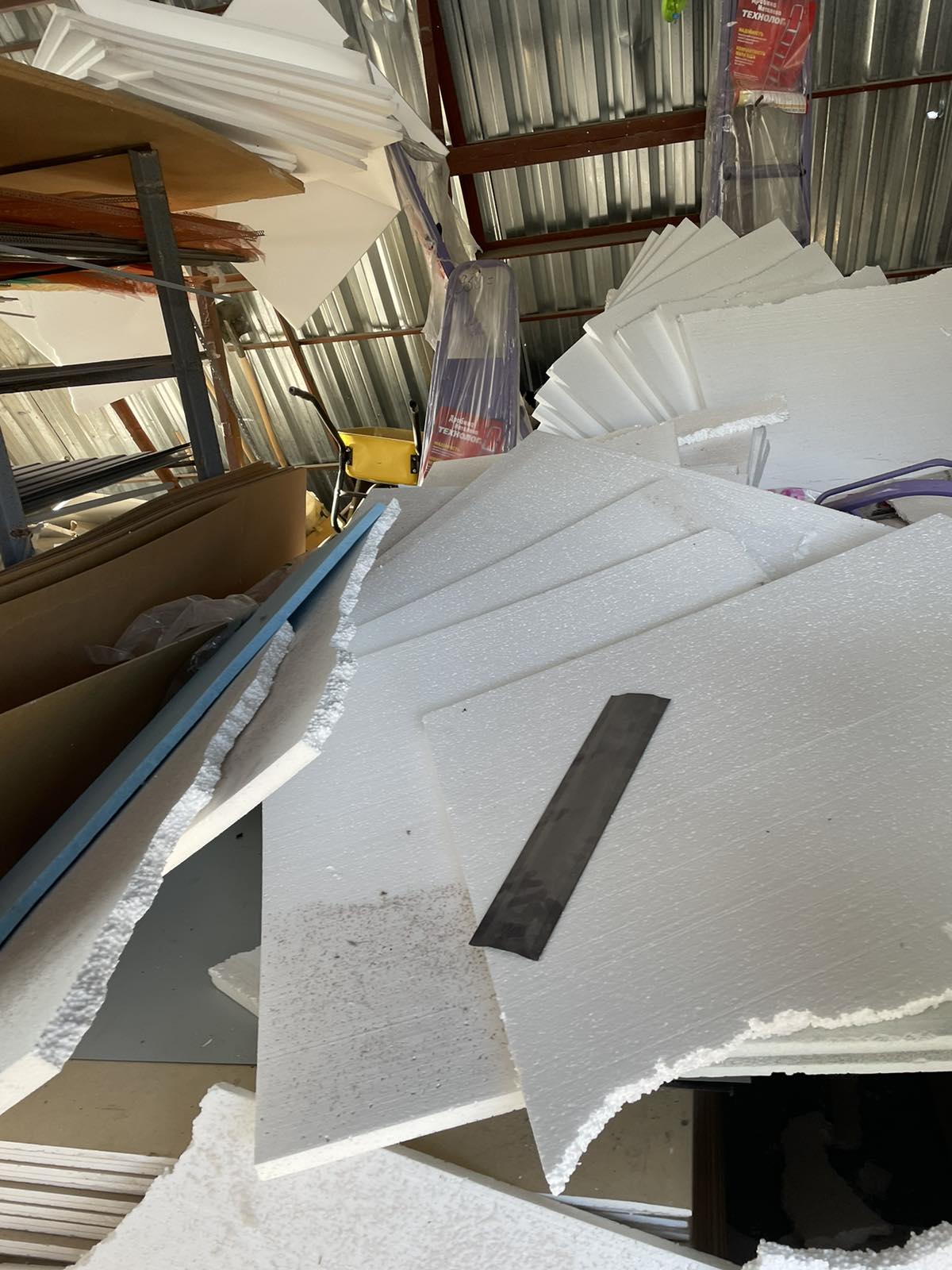 Три ворожі обстріли знищили магазин у Середина-Буді - потрібна допомога