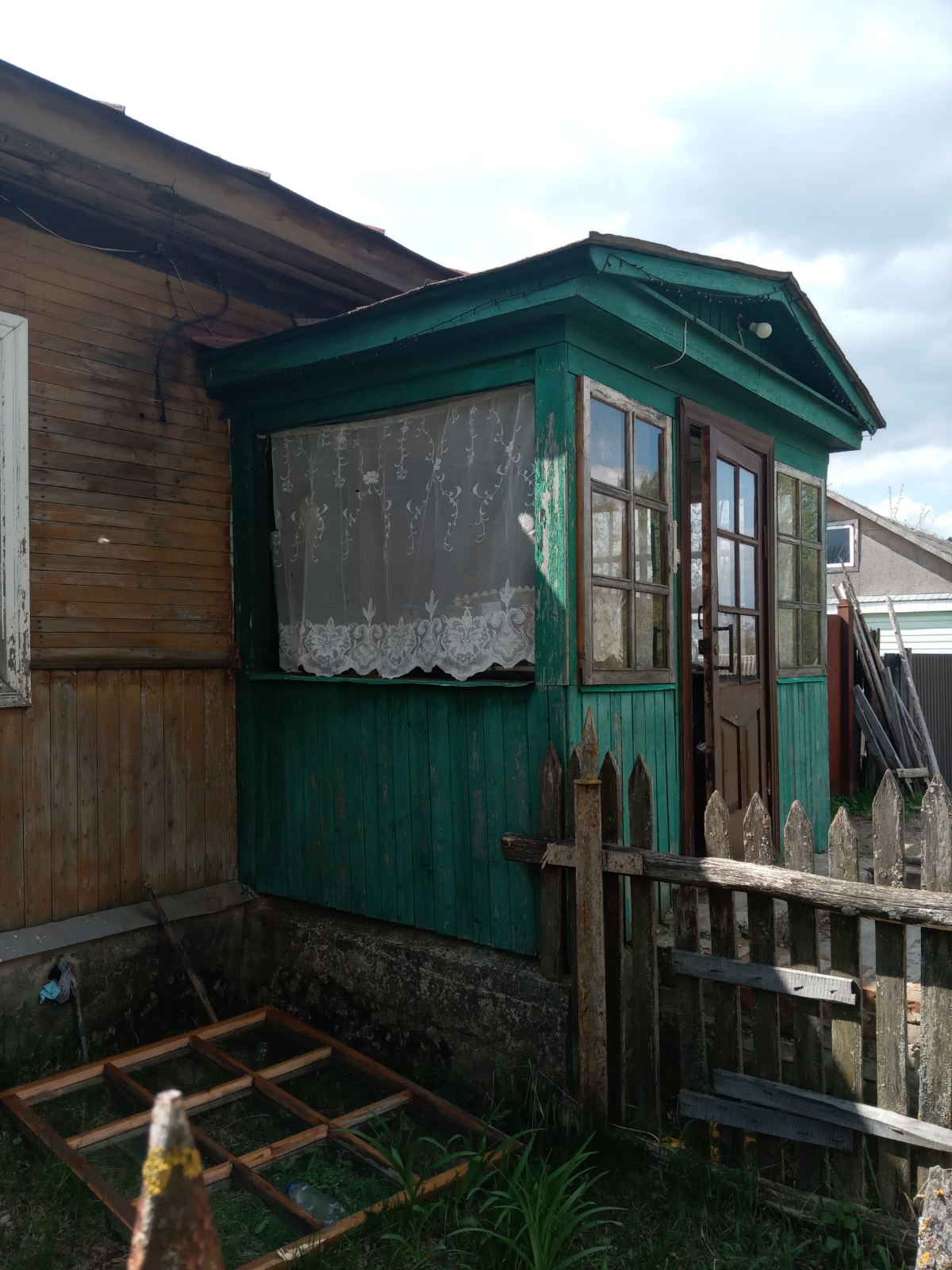 В домівці родини з двома дітьми не залишилось цілих вікон