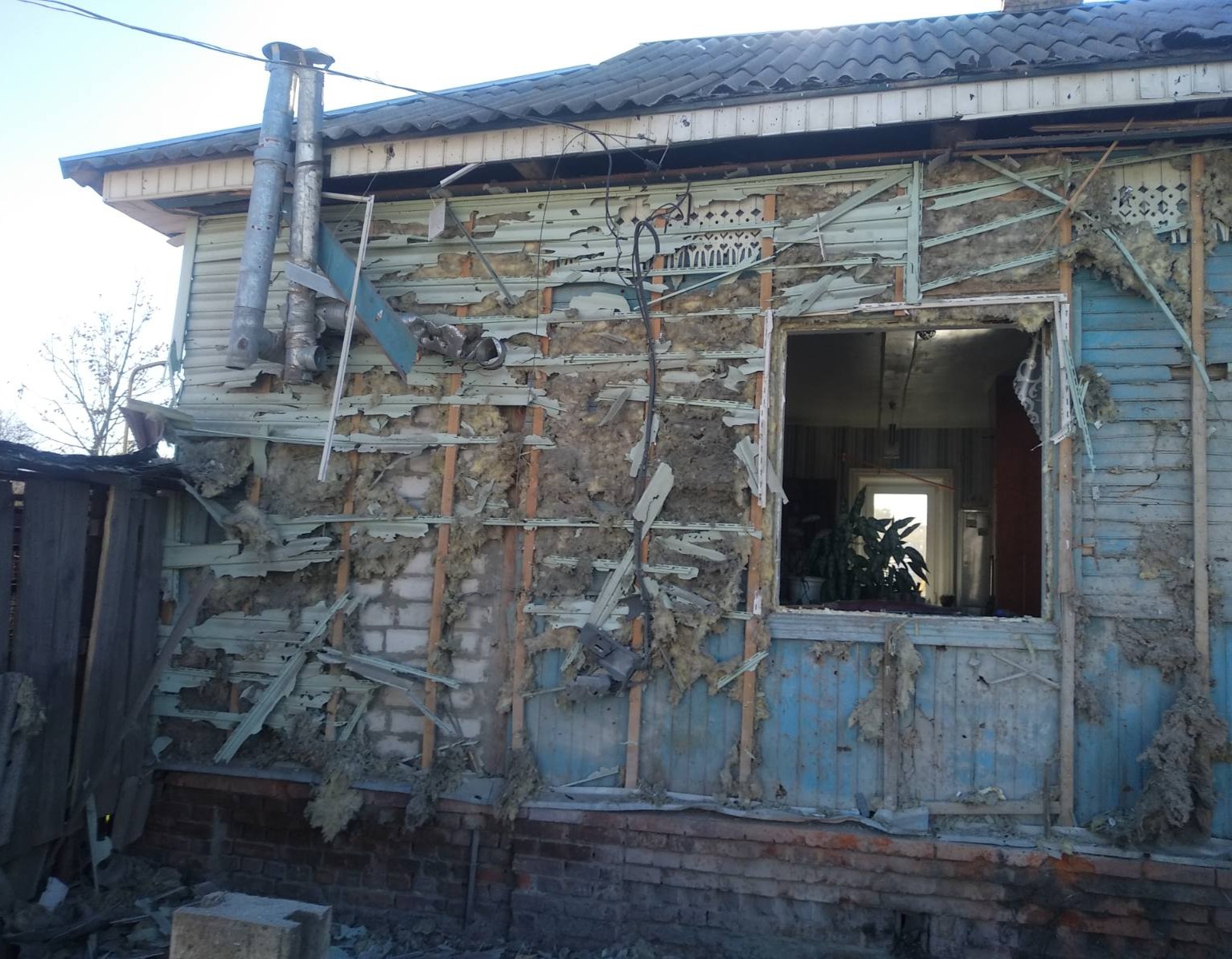 Пошкоджено дах та вікна в будинку подружжя з Середино-Буди