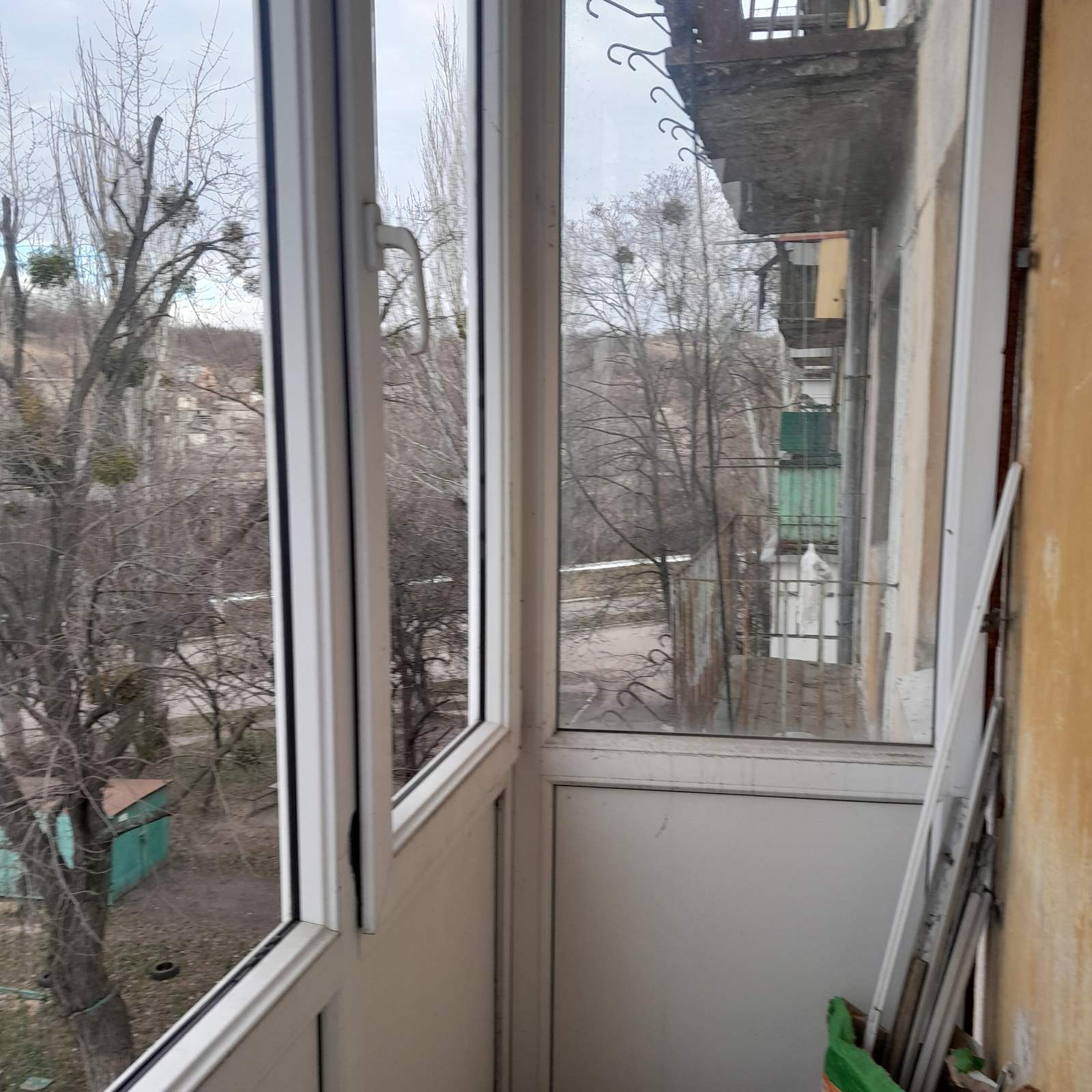 Родина з Миколаївки Донецької області потребують допомоги по заміні вікон, які пошкоджені від російських обстрілів