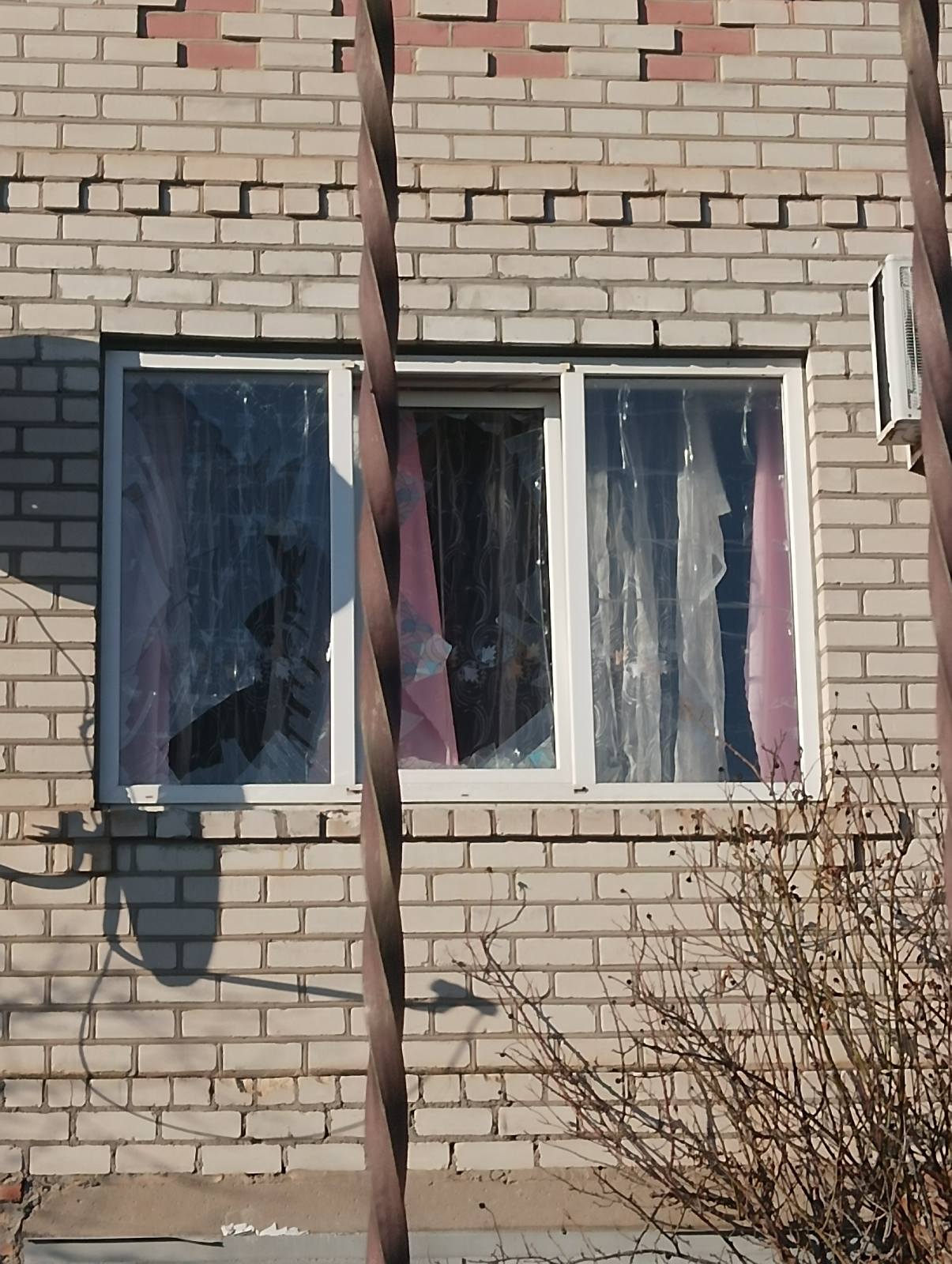 Жінка з Херсонщини під час обстрілу втратила слух та будинок