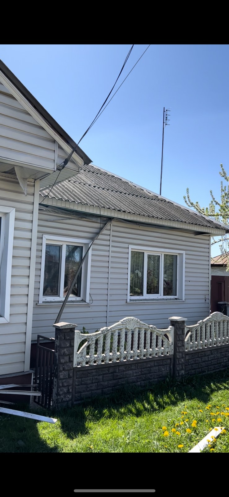 Пошкоджено будинок вчительки з Середино-Буди