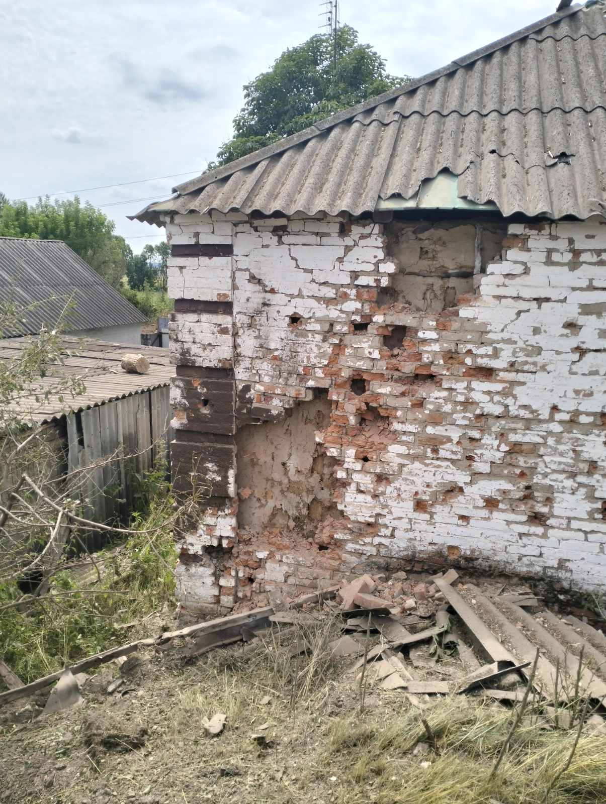 Чоловіку з Сумщини було пошкоджено 23 вікна